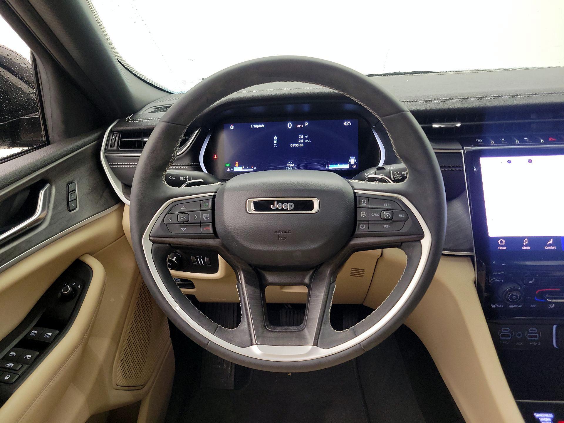 Thumbnail: 2023 Jeep Grand Cherokee - 10