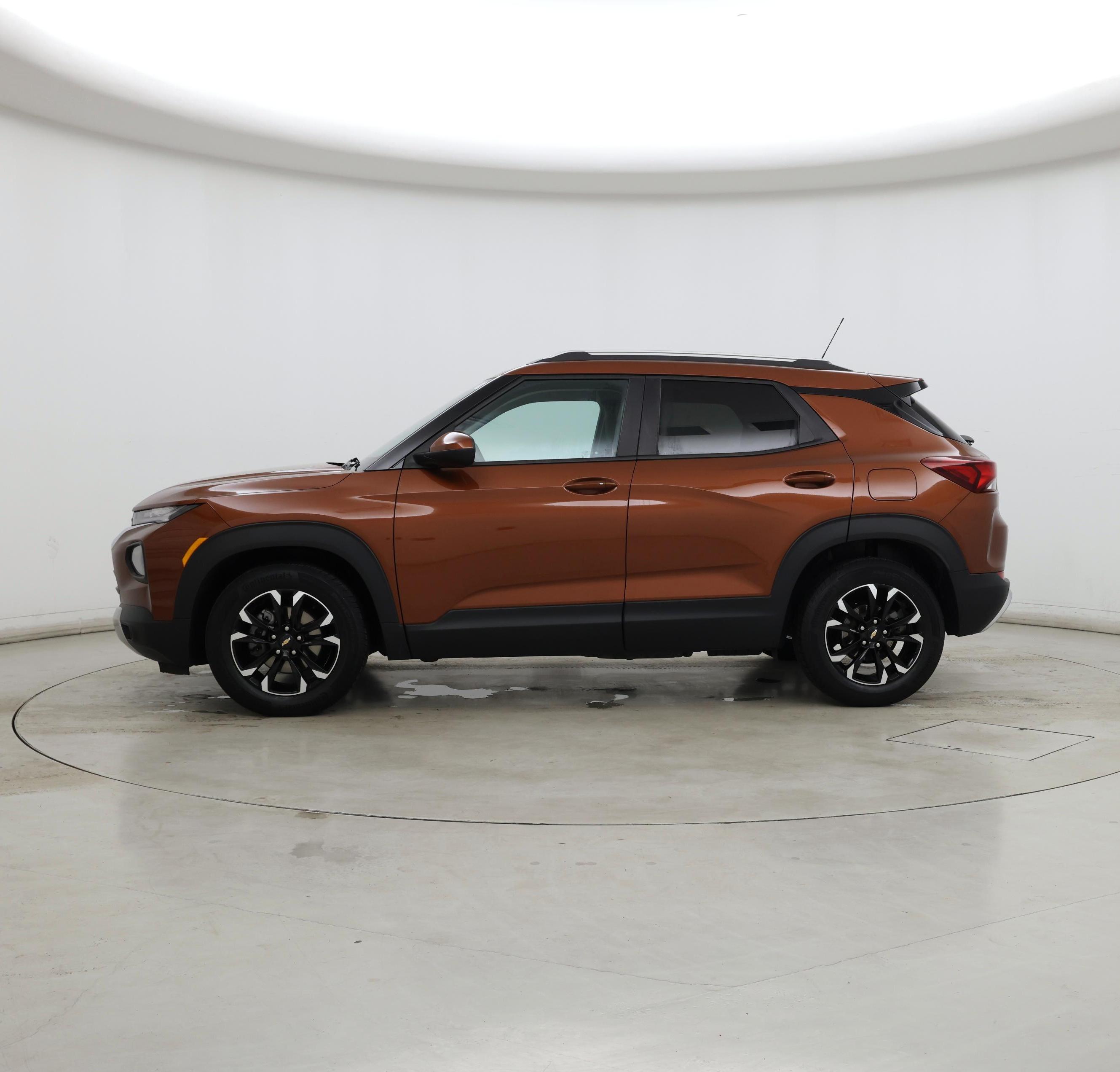 Thumbnail: 2021 Chevrolet TrailBlazer - 3