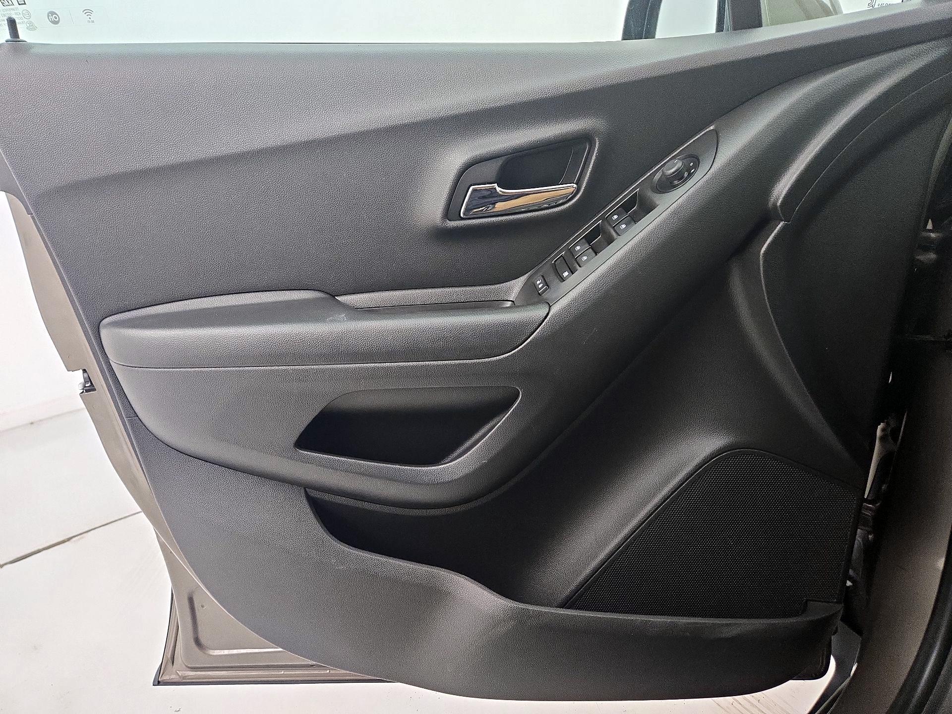 Thumbnail: 2021 Chevrolet Trax - 12