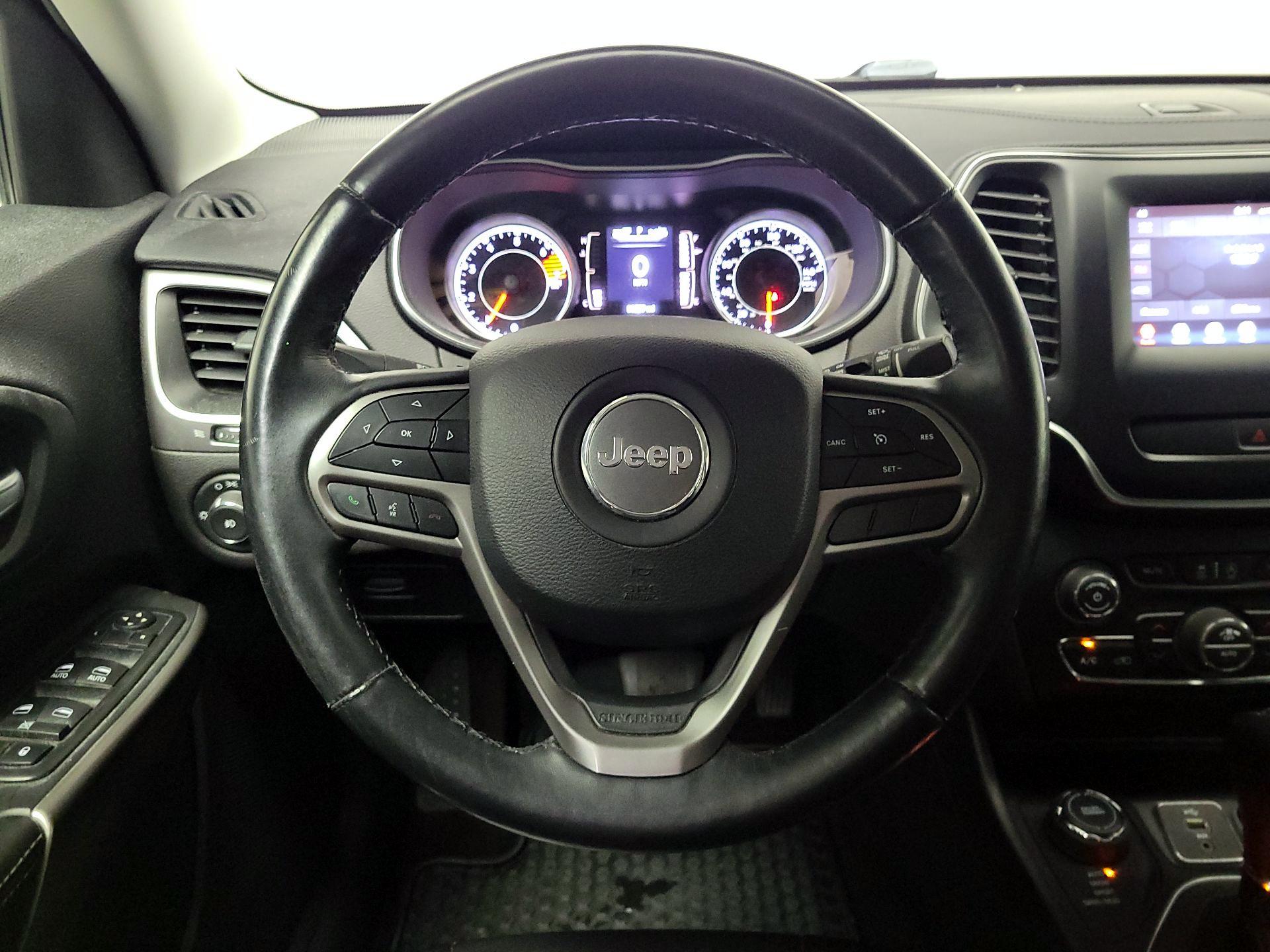 Thumbnail: 2019 Jeep Cherokee - 10