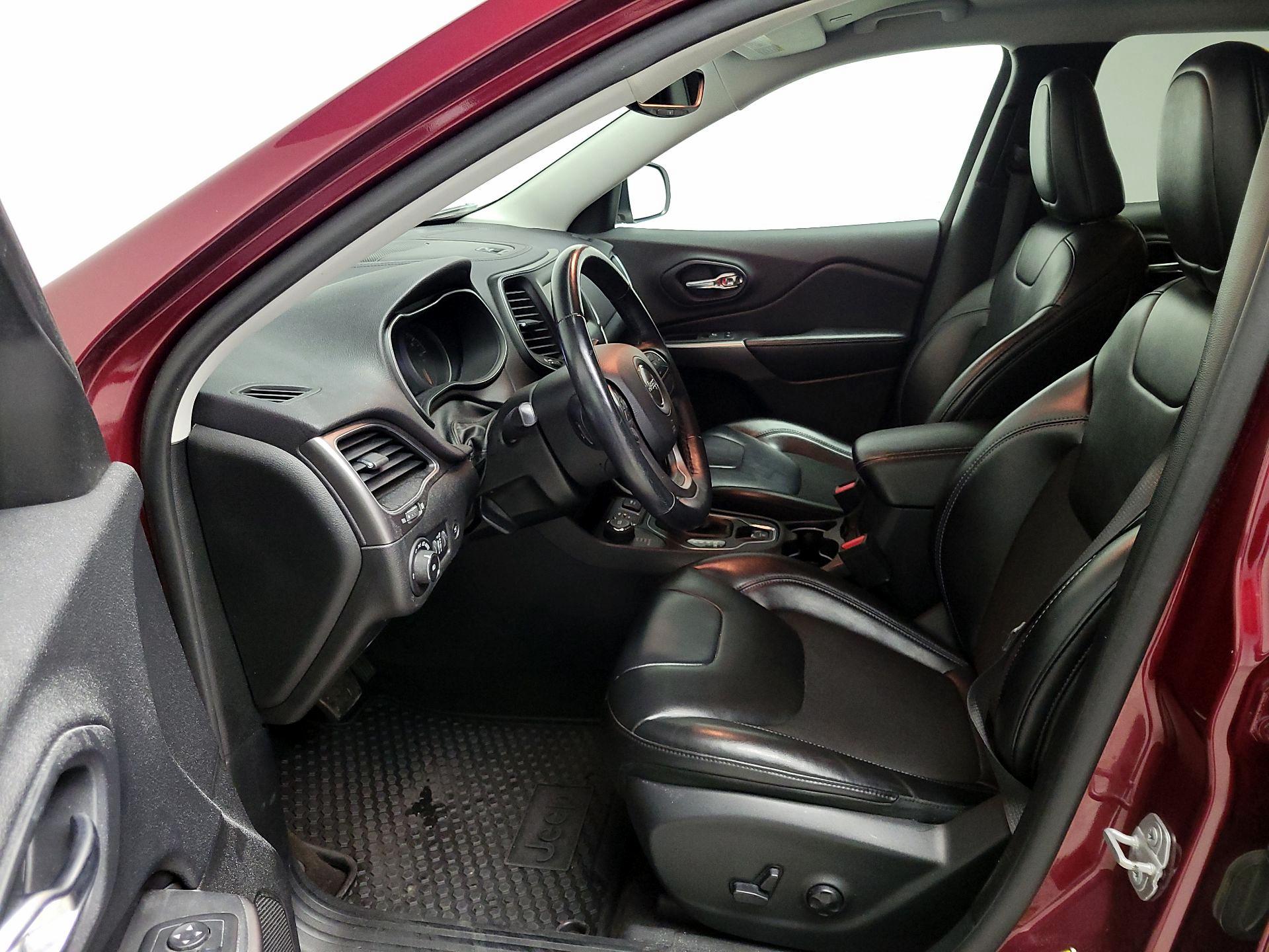 Thumbnail: 2019 Jeep Cherokee - 11