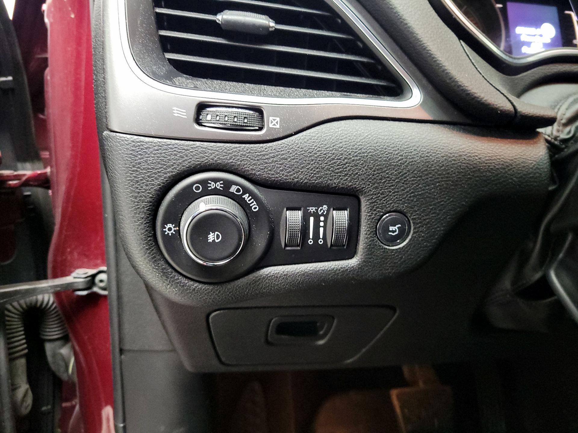 Thumbnail: 2019 Jeep Cherokee - 13