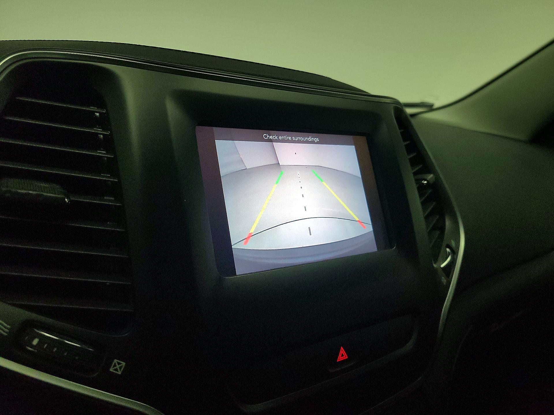 Thumbnail: 2019 Jeep Cherokee - 14