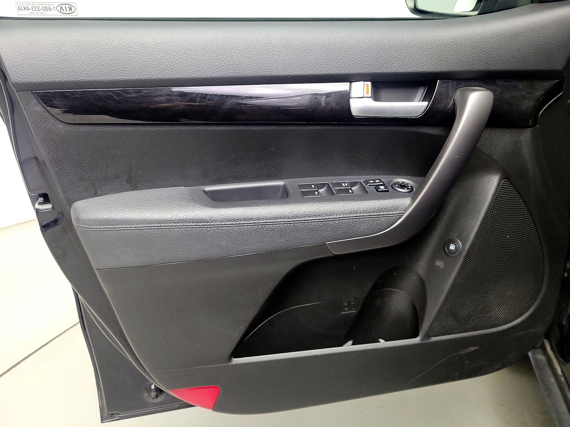 Thumbnail: 2015 Kia Sorento - 12