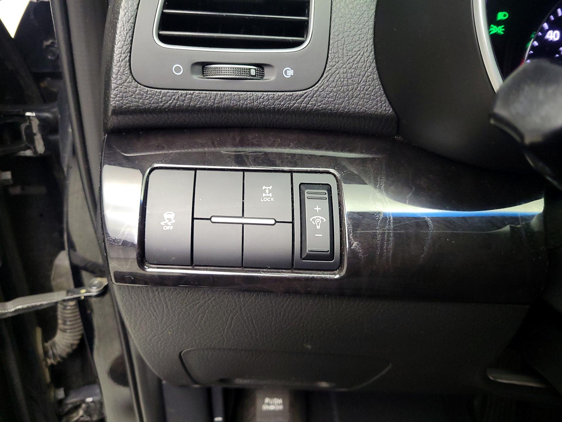 Thumbnail: 2015 Kia Sorento - 13