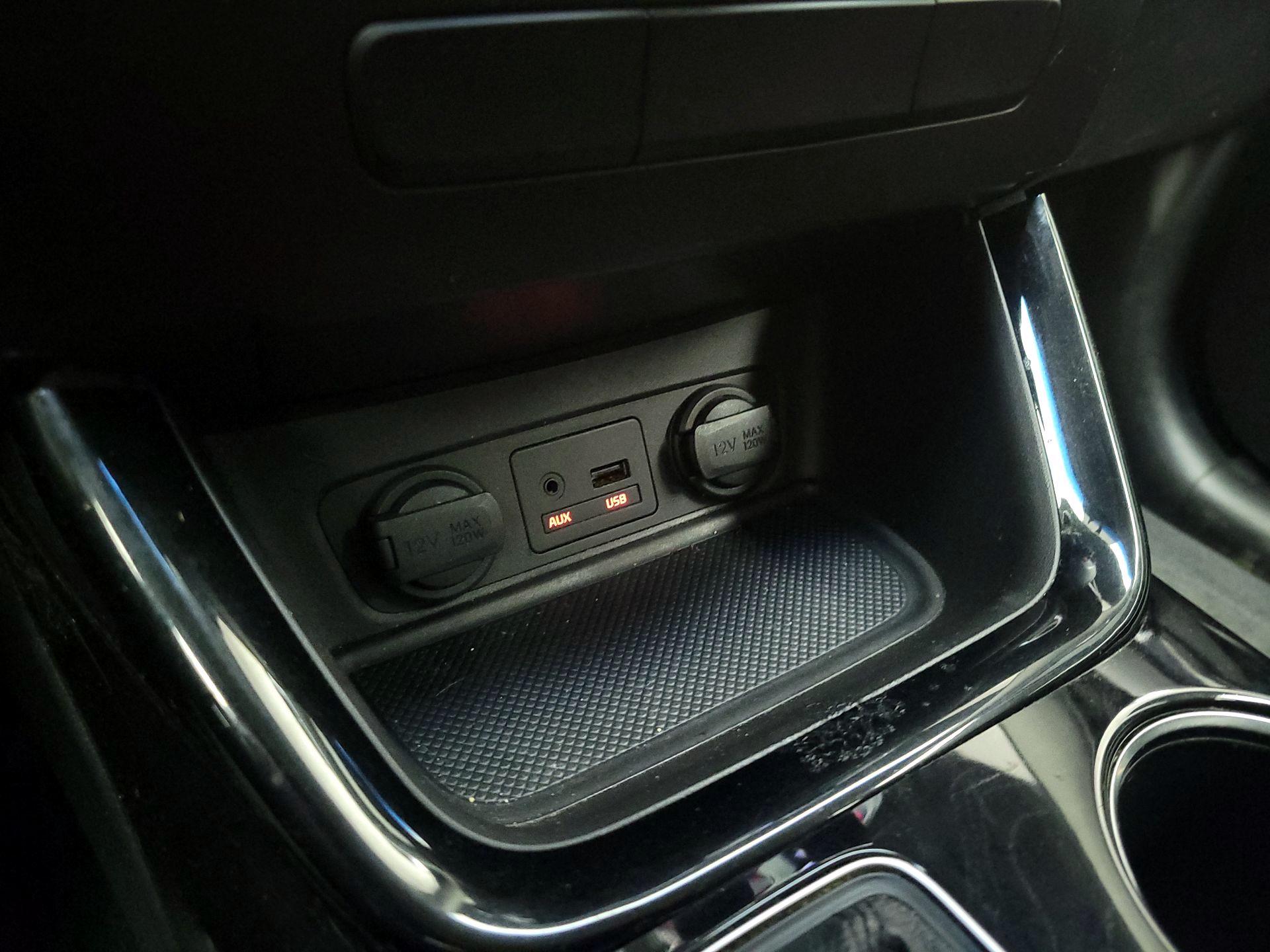 Thumbnail: 2015 Kia Sorento - 17