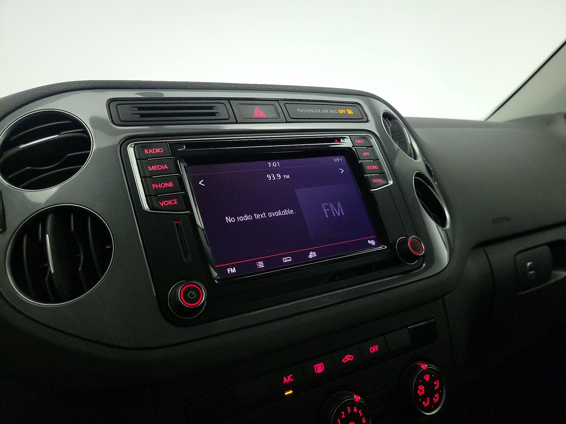 Thumbnail: 2017 Volkswagen Tiguan - 15