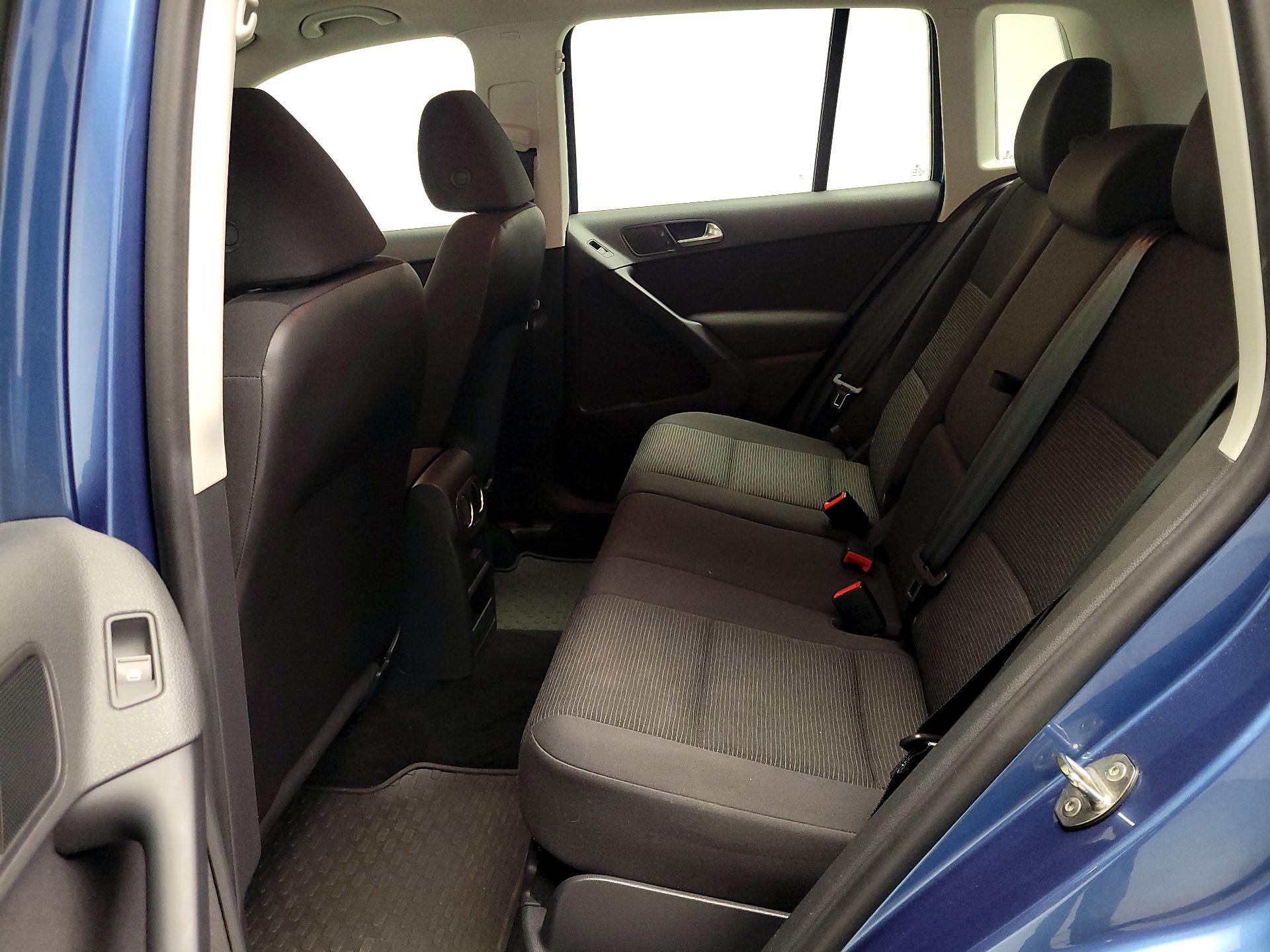 Thumbnail: 2017 Volkswagen Tiguan - 19