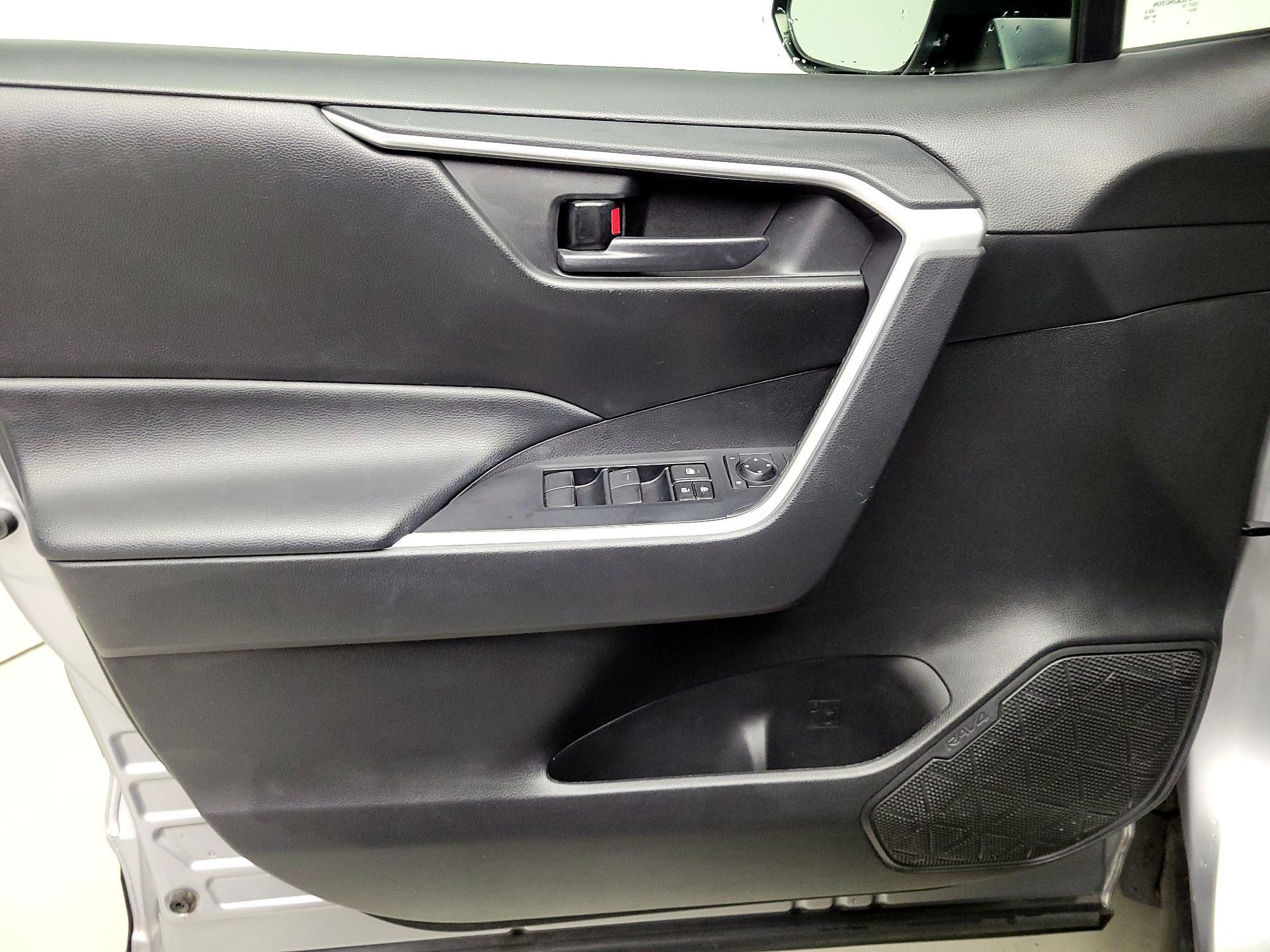 Thumbnail: 2021 Toyota RAV4 - 12