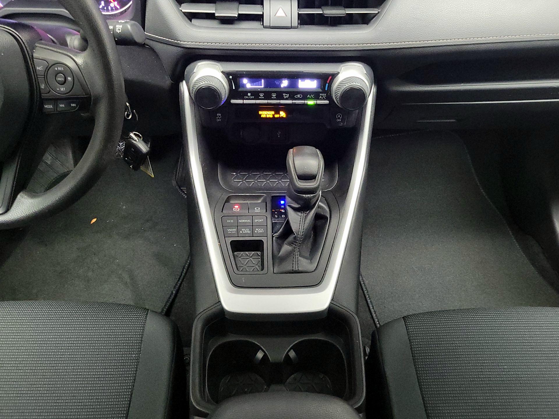 Thumbnail: 2021 Toyota RAV4 - 17