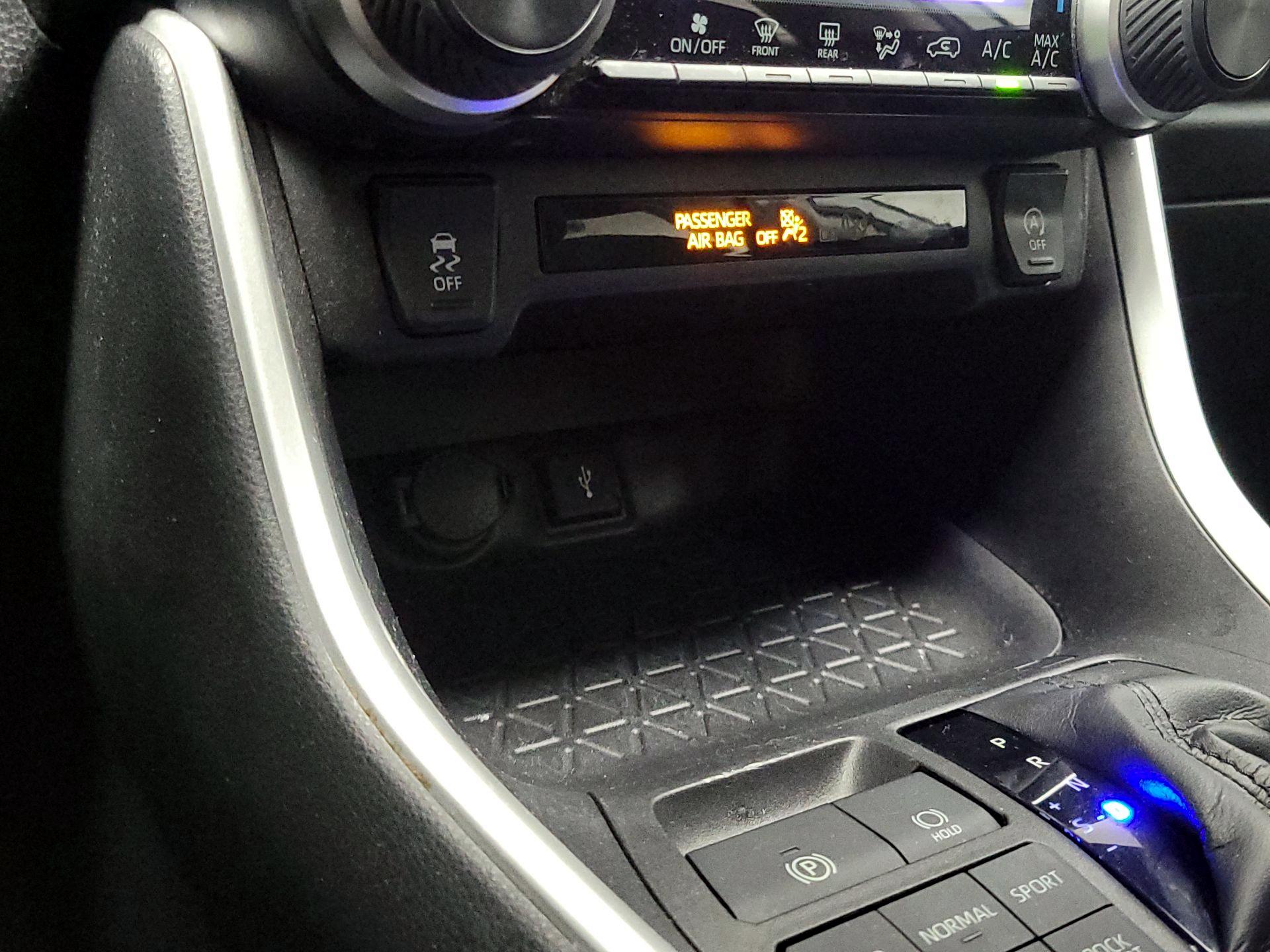 Thumbnail: 2021 Toyota RAV4 - 18