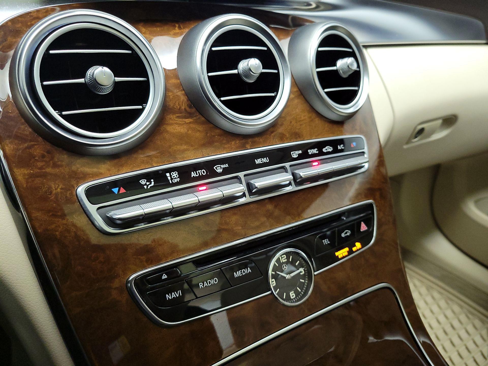 Thumbnail: 2015 Mercedes-Benz C-Class - 17