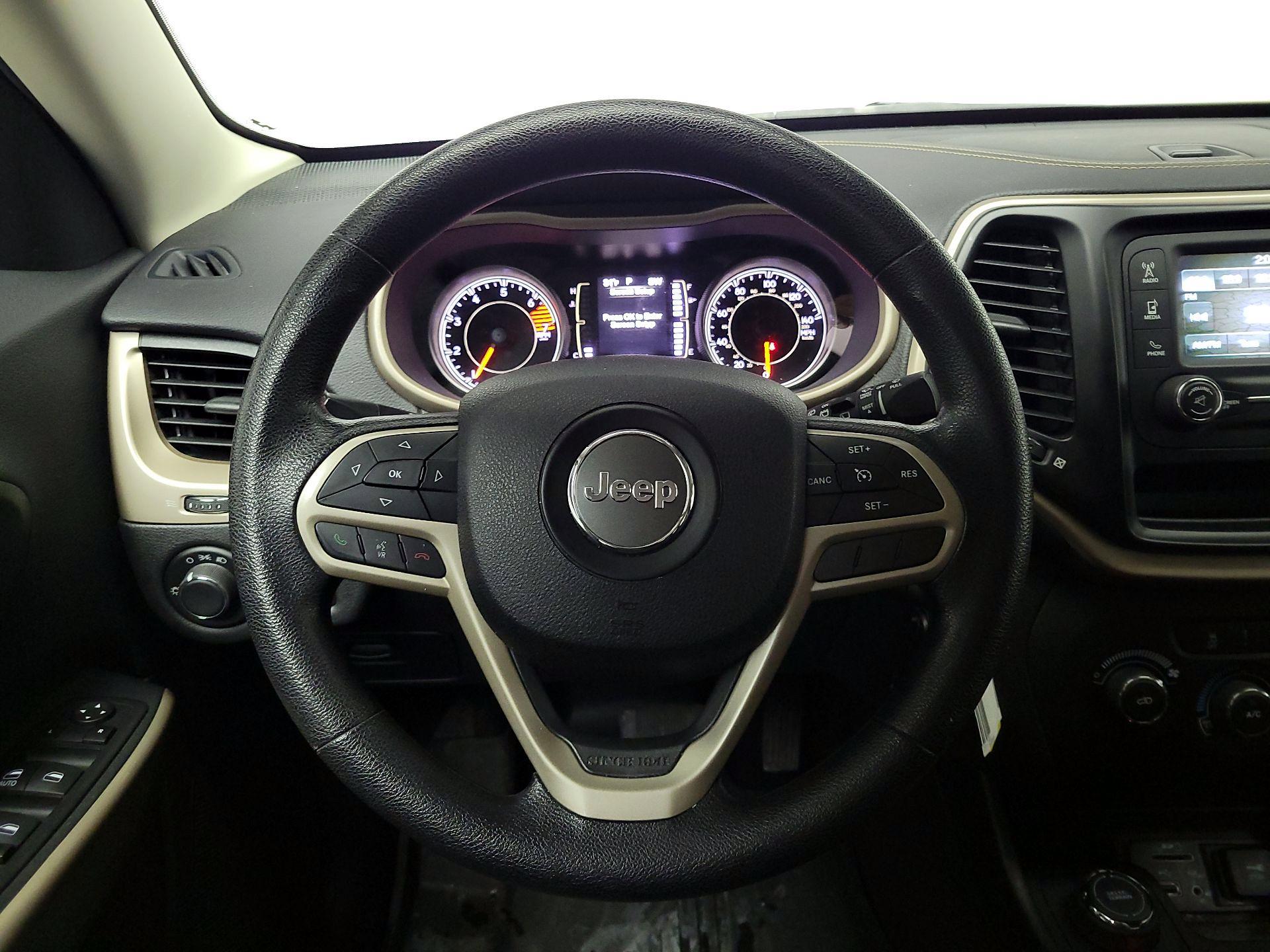 Thumbnail: 2017 Jeep Cherokee - 10