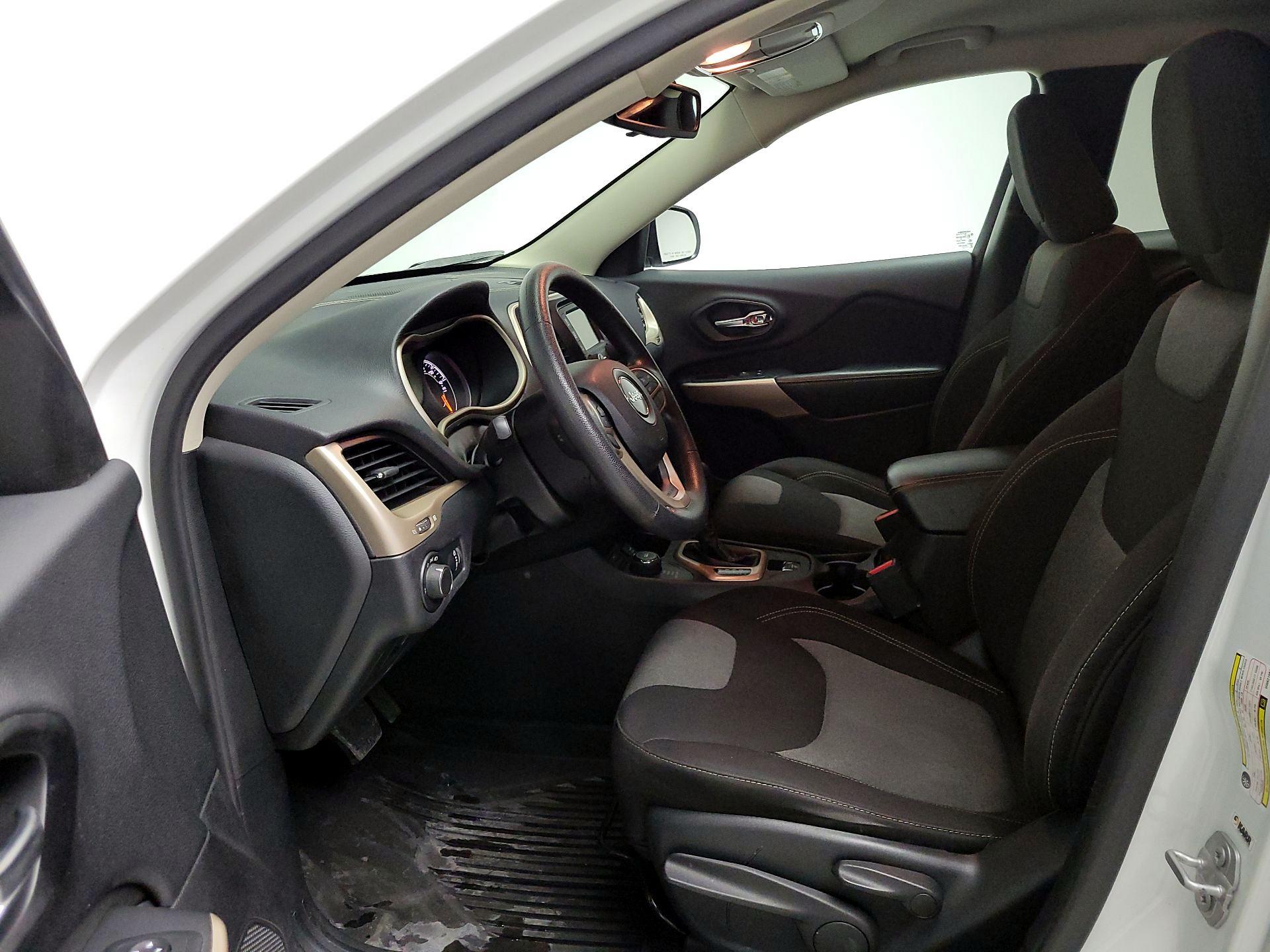 Thumbnail: 2017 Jeep Cherokee - 11