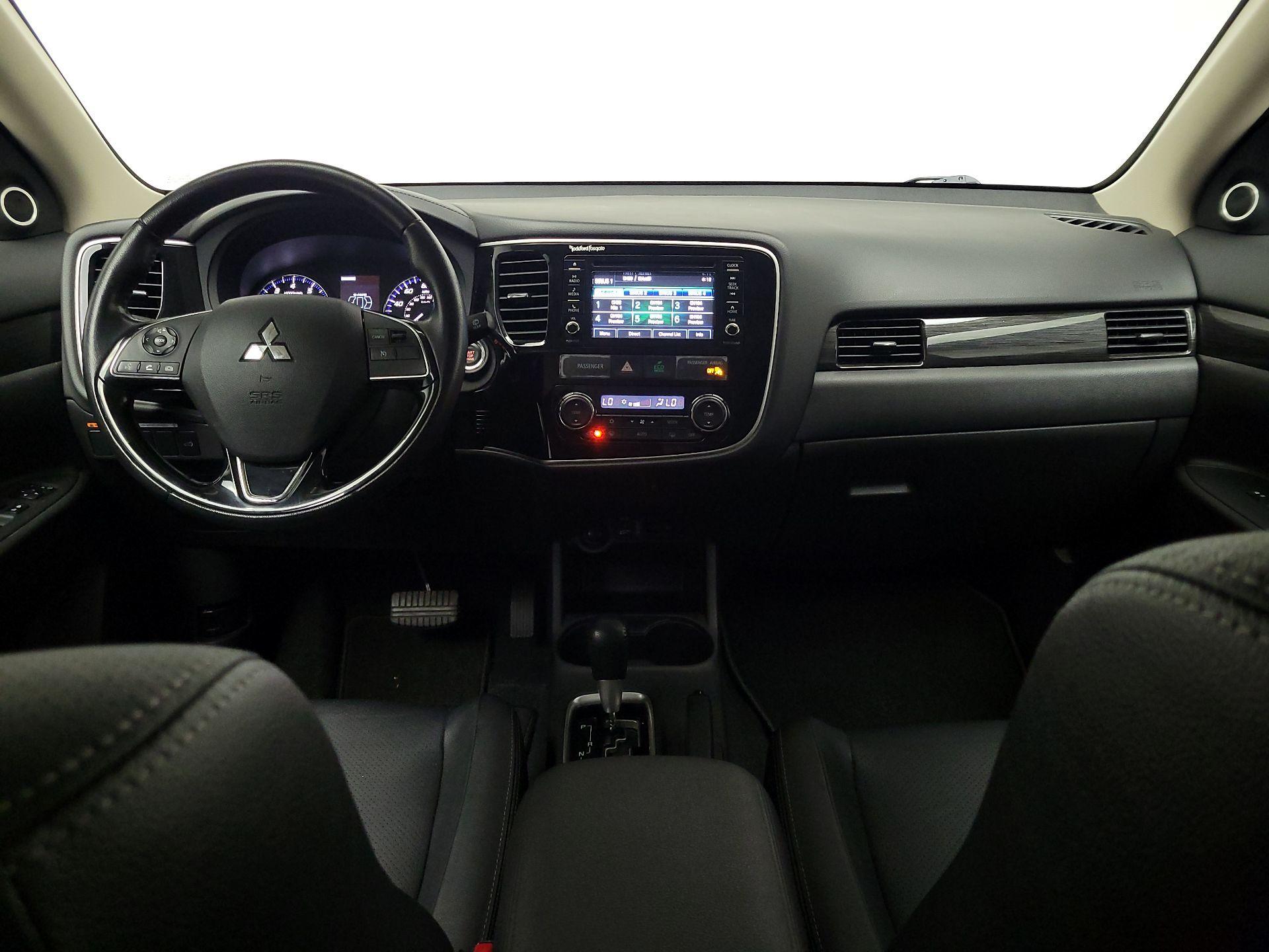 Thumbnail: 2016 Mitsubishi Outlander - 9