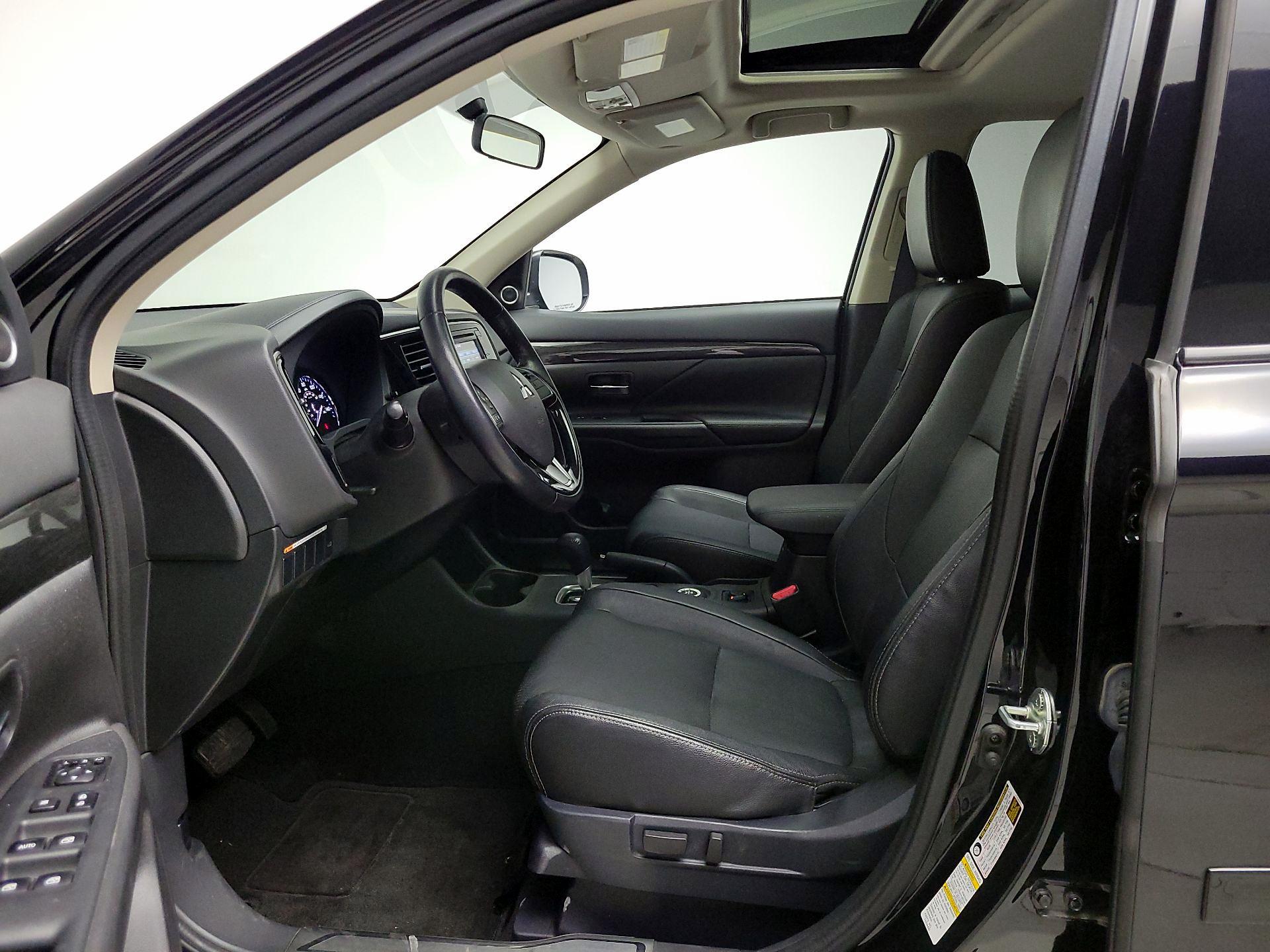 Thumbnail: 2016 Mitsubishi Outlander - 11