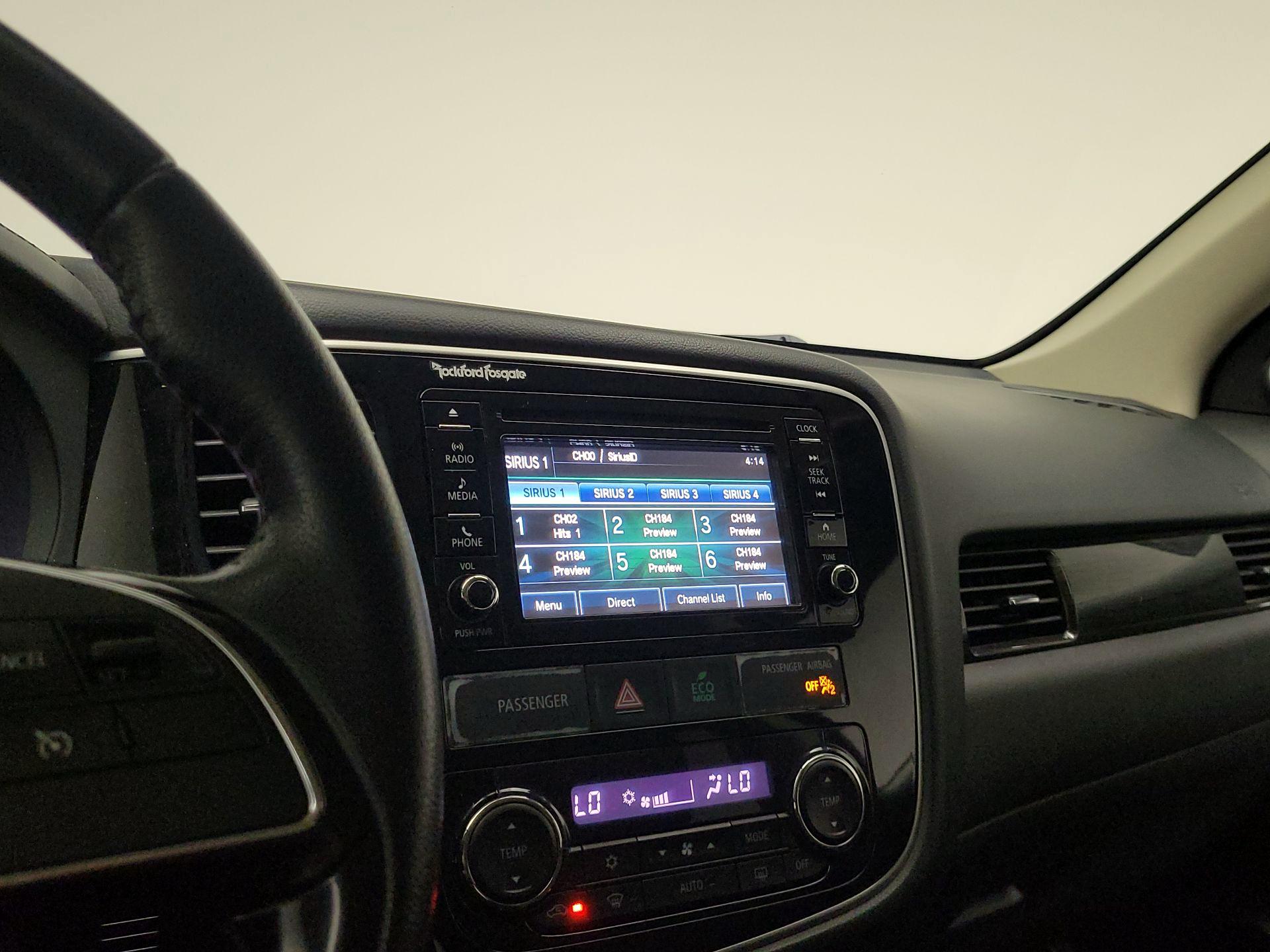 Thumbnail: 2016 Mitsubishi Outlander - 15