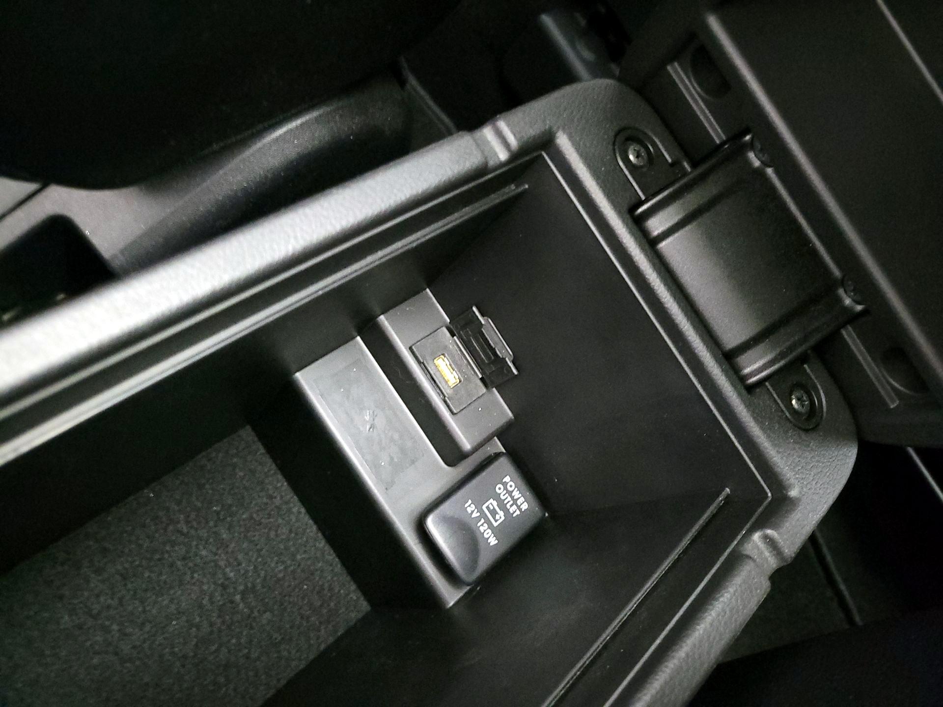 Thumbnail: 2016 Mitsubishi Outlander - 18