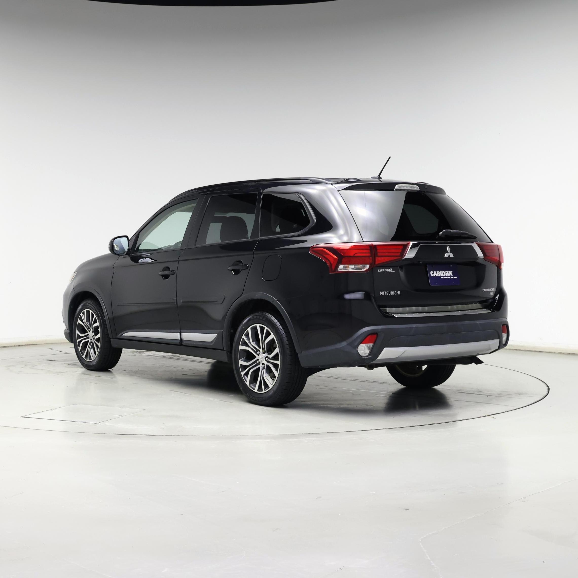 Thumbnail: 2016 Mitsubishi Outlander - 2