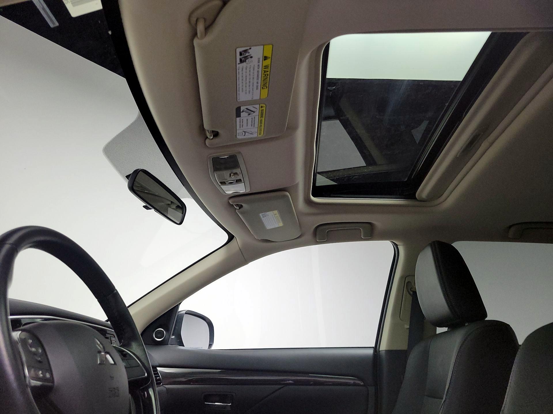 Thumbnail: 2016 Mitsubishi Outlander - 19