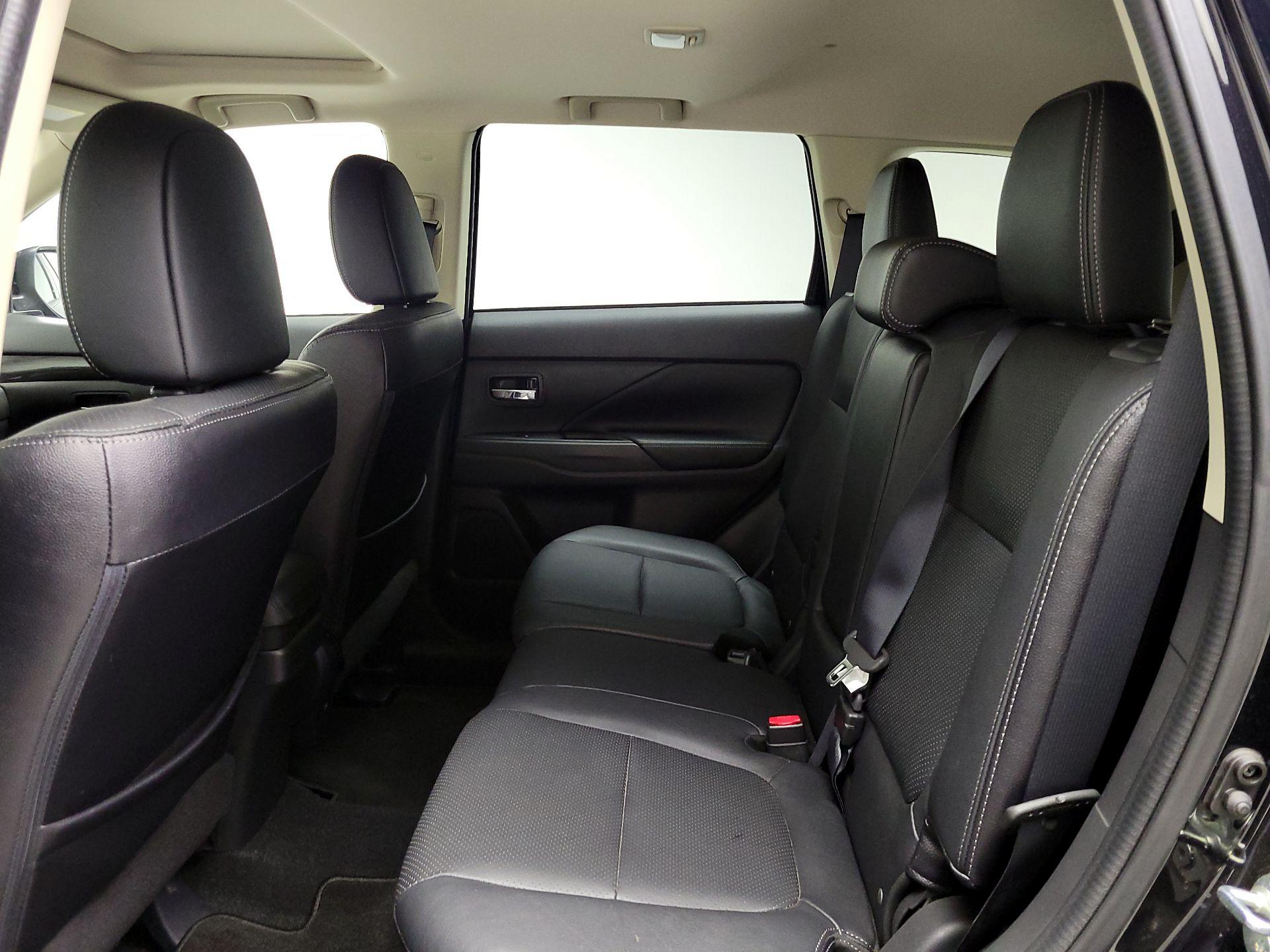 Thumbnail: 2016 Mitsubishi Outlander - 20