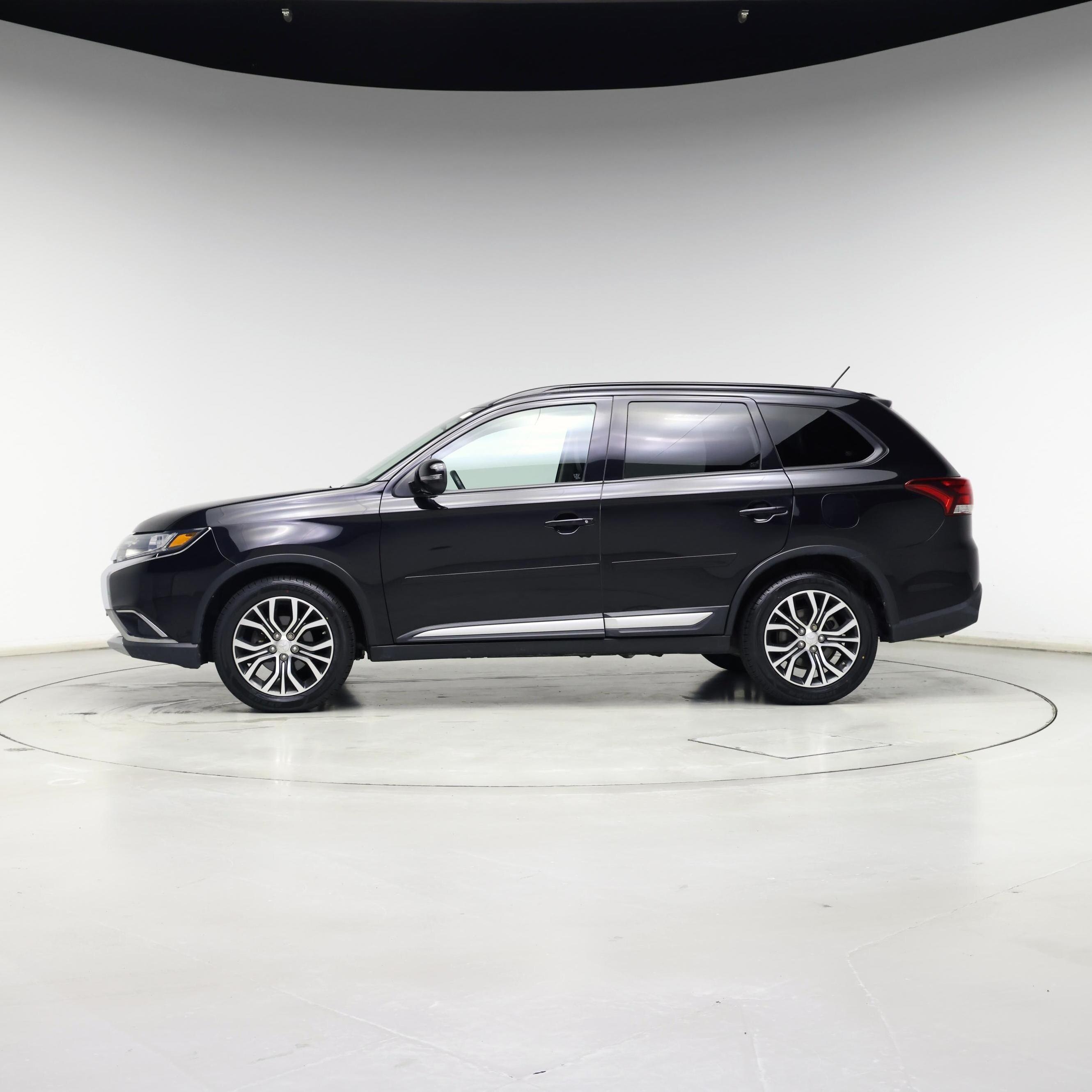 Thumbnail: 2016 Mitsubishi Outlander - 3