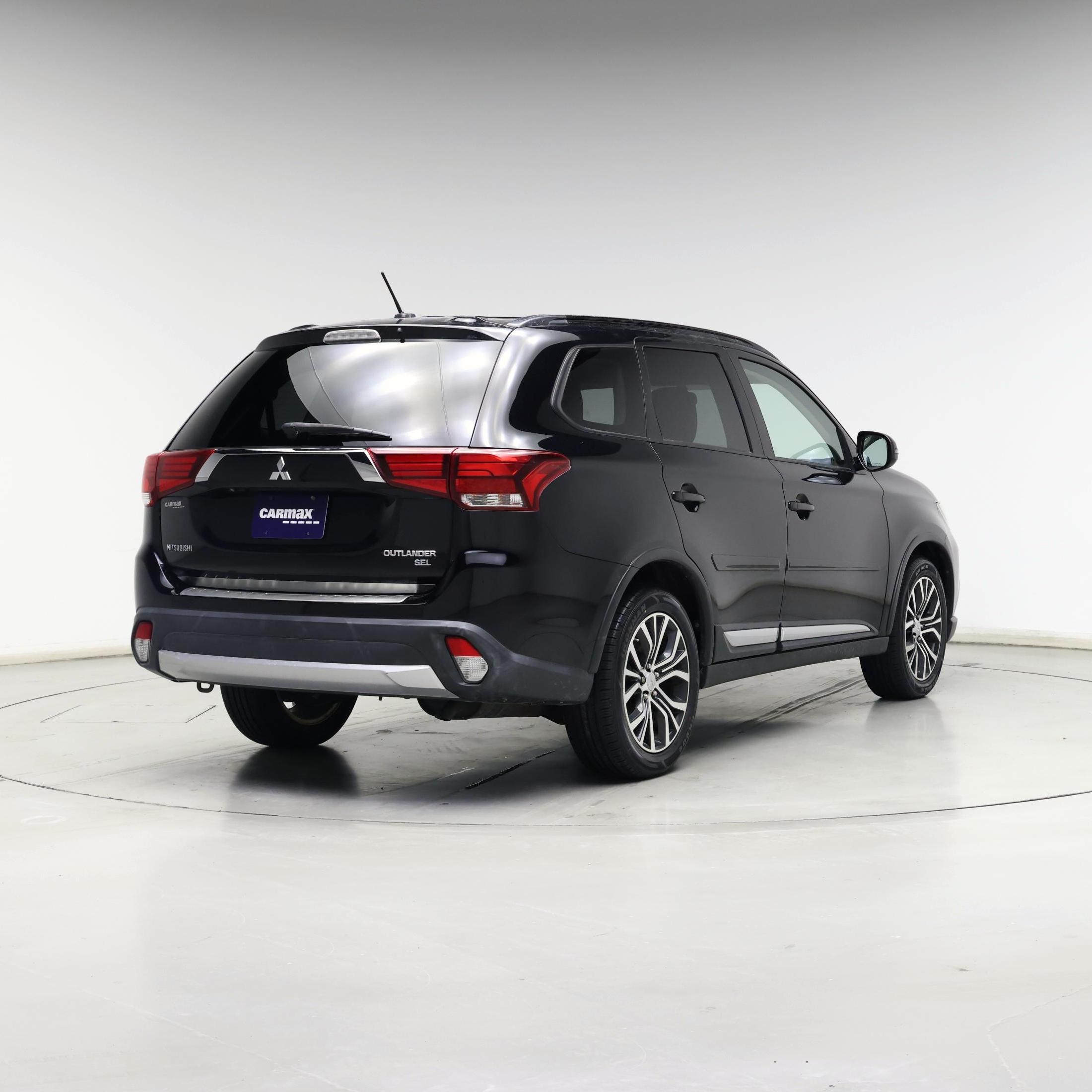 Thumbnail: 2016 Mitsubishi Outlander - 8
