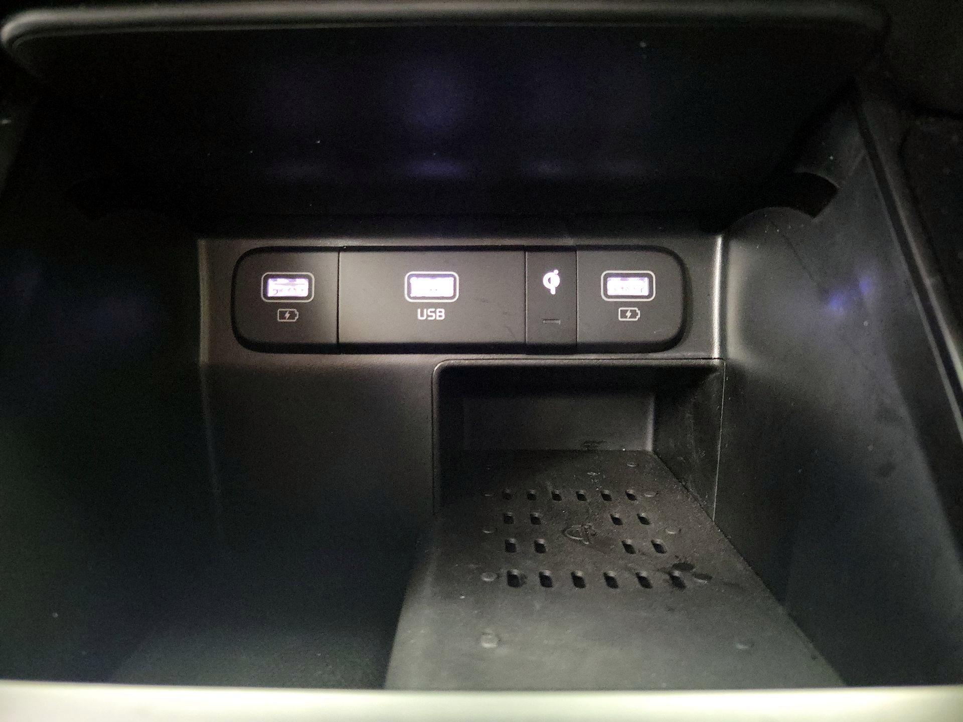 Thumbnail: 2023 Kia Sorento - 19