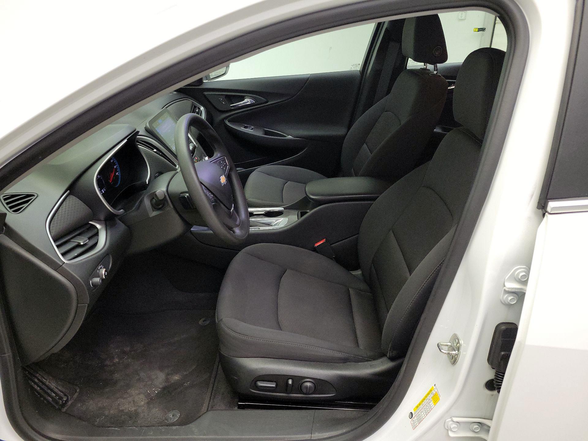 Thumbnail: 2020 Chevrolet Malibu - 11