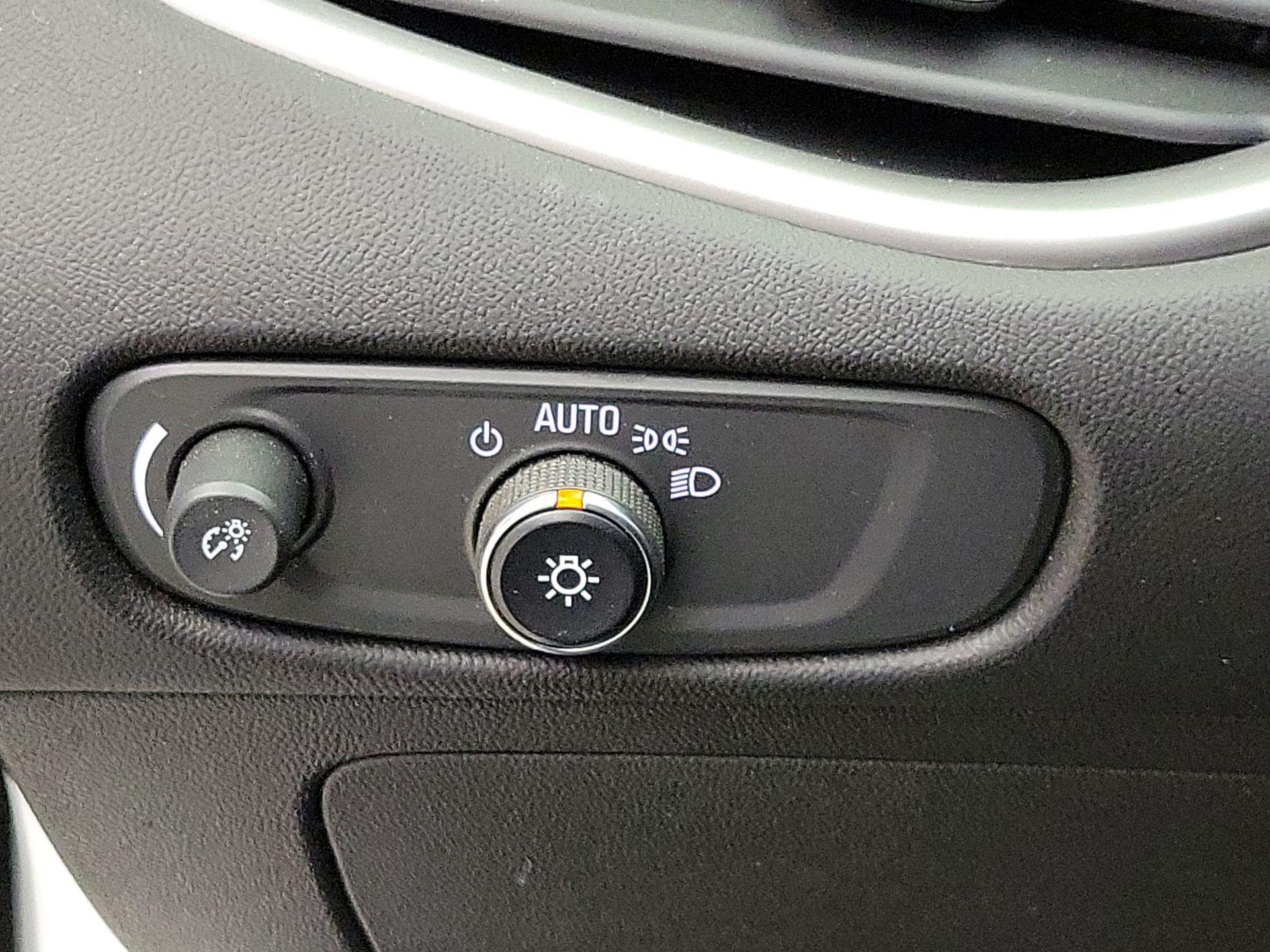 Thumbnail: 2020 Chevrolet Malibu - 13