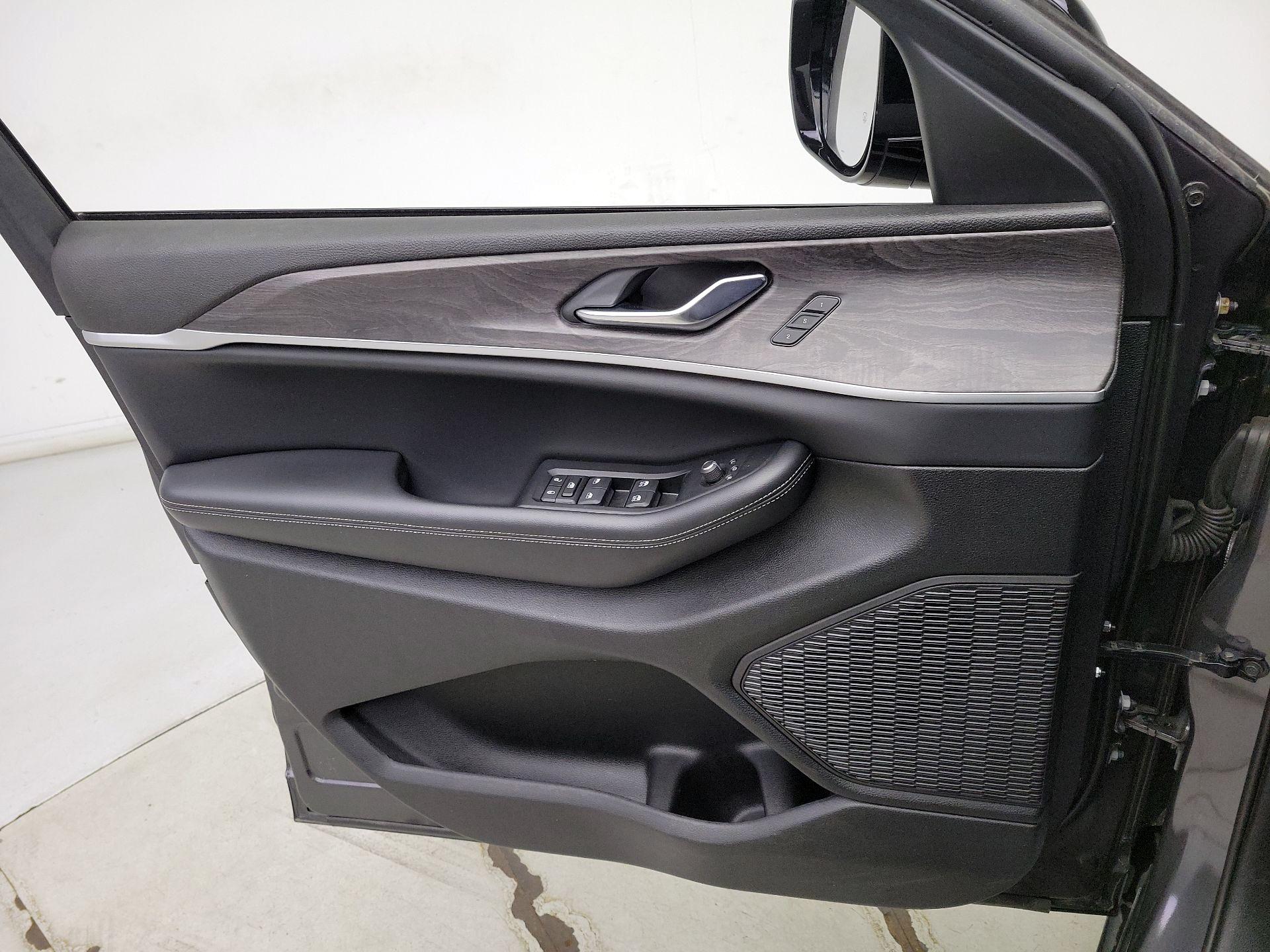 Thumbnail: 2024 Jeep Grand Cherokee - 12