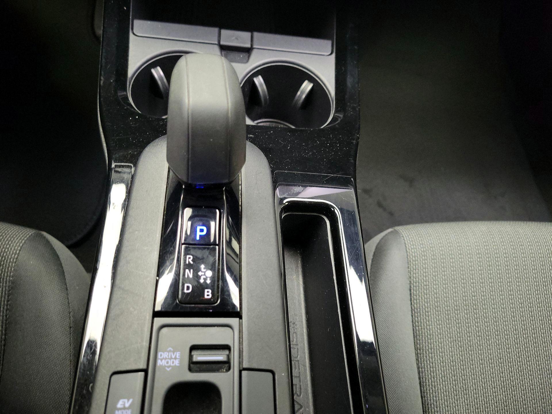 Thumbnail: 2024 Toyota Prius - 17