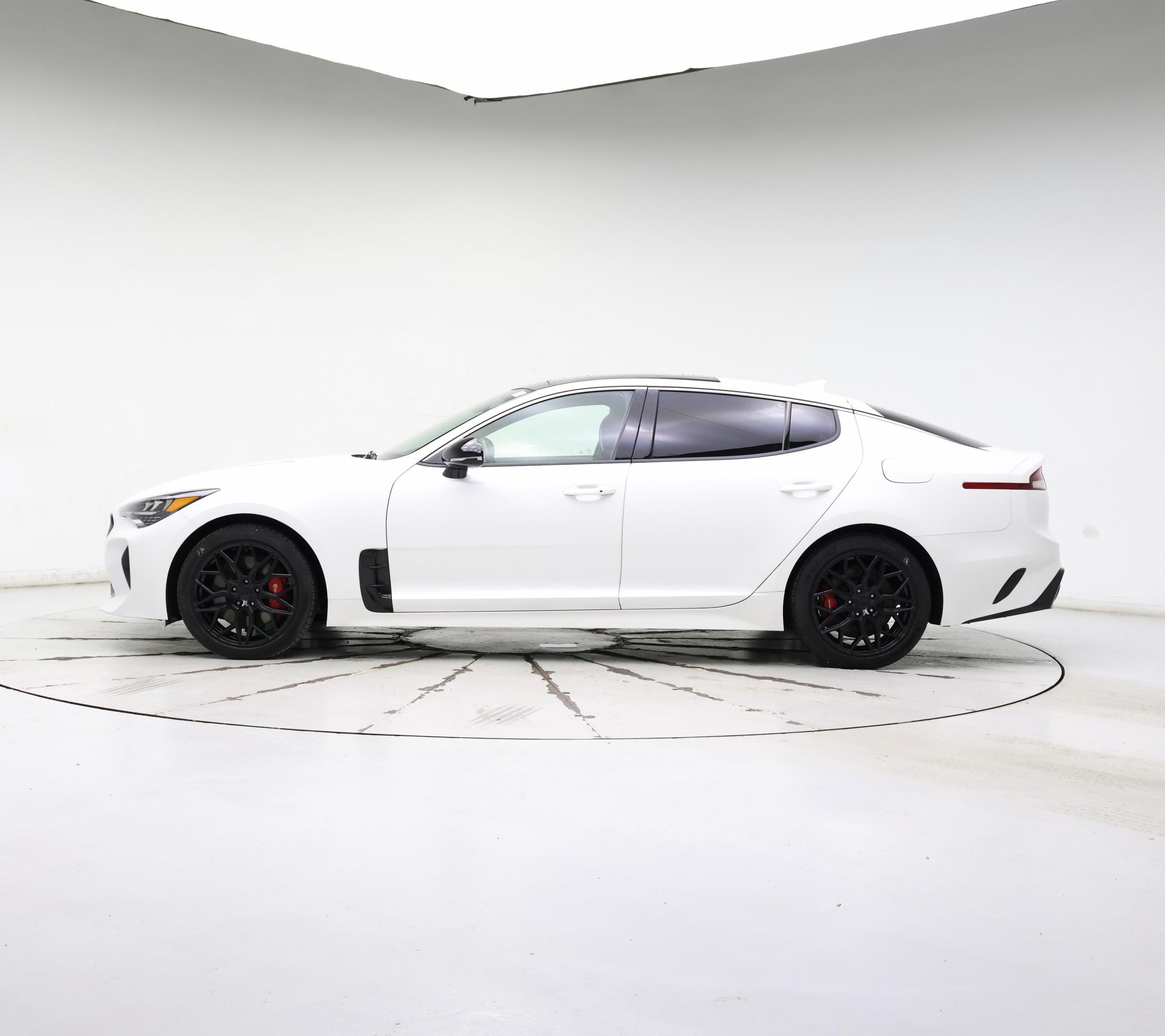 Thumbnail: 2023 Kia Stinger - 3