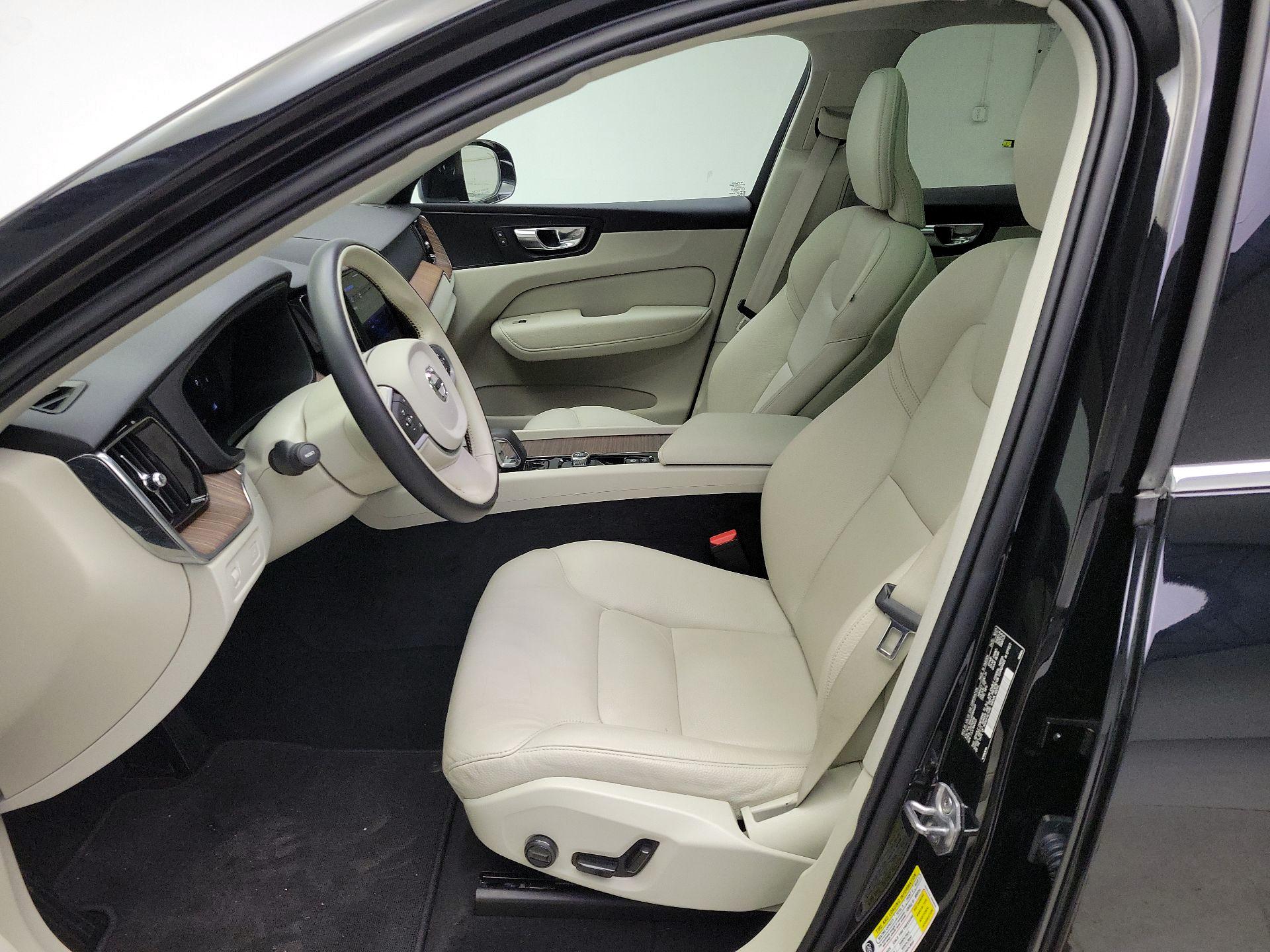 Thumbnail: 2022 Volvo XC60 - 11