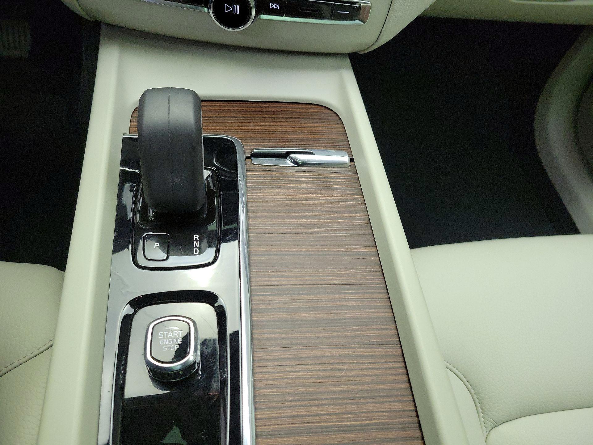 Thumbnail: 2022 Volvo XC60 - 18