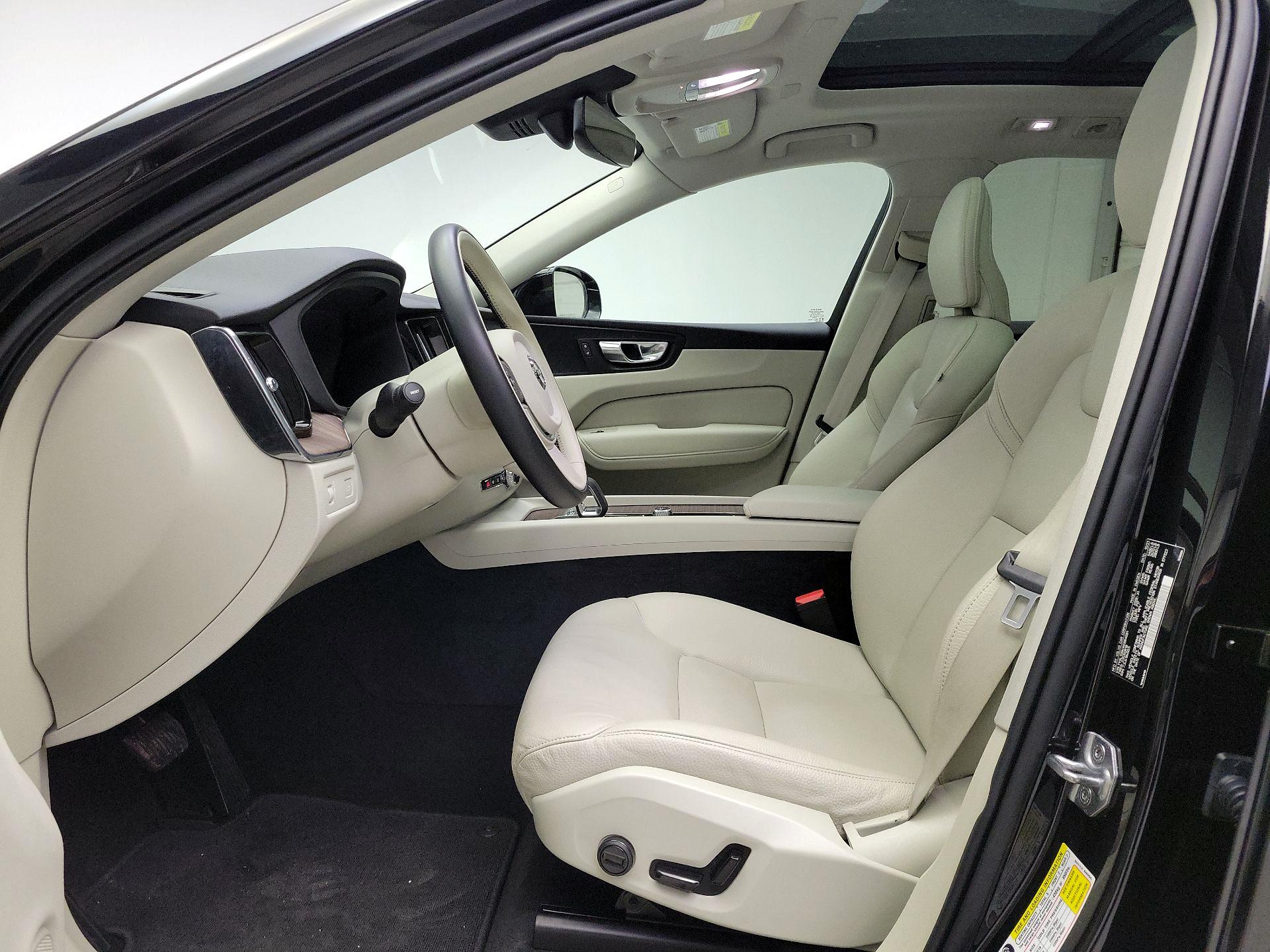 Thumbnail: 2022 Volvo XC60 - 20