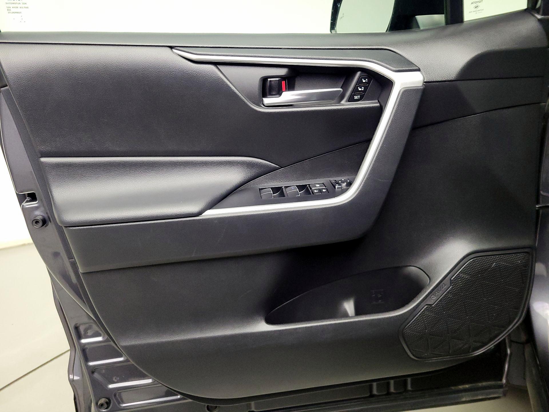 Thumbnail: 2021 Toyota RAV4 - 12