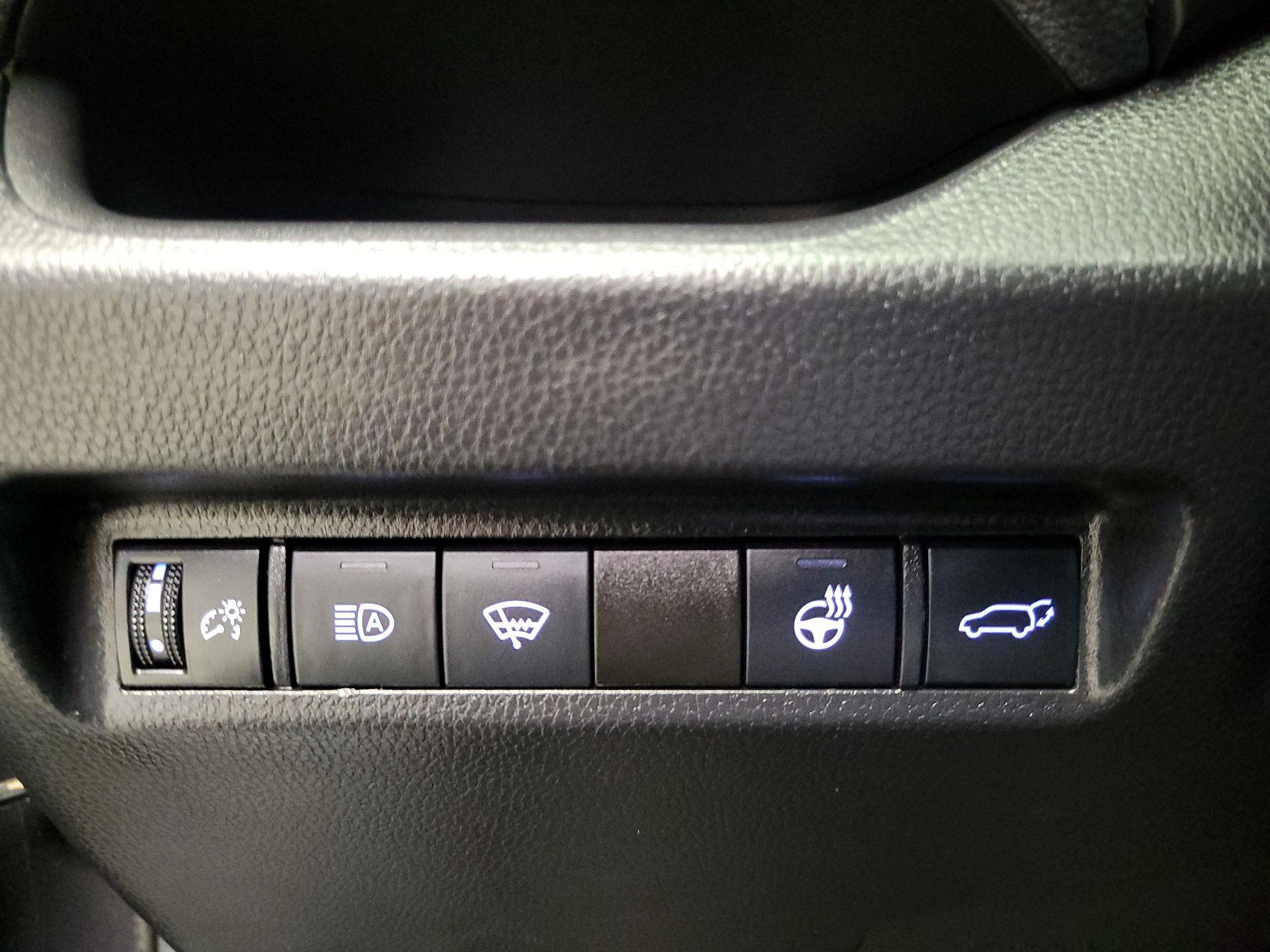 Thumbnail: 2021 Toyota RAV4 - 13