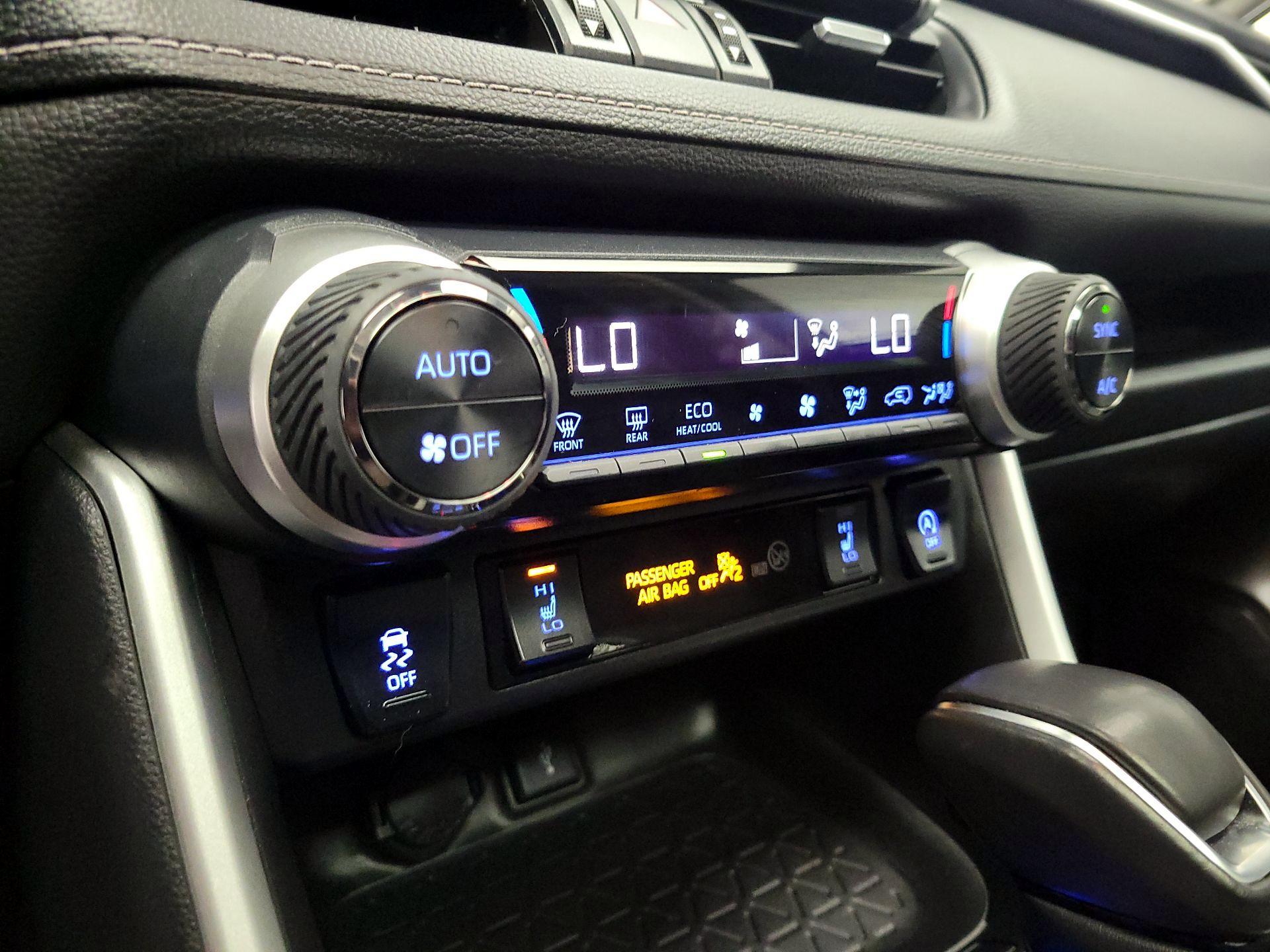 Thumbnail: 2021 Toyota RAV4 - 16