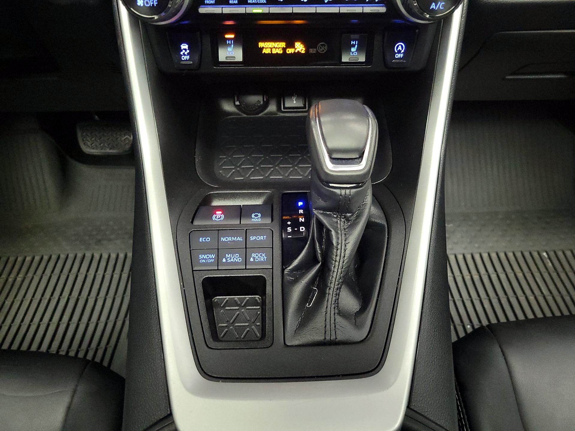 Thumbnail: 2021 Toyota RAV4 - 17