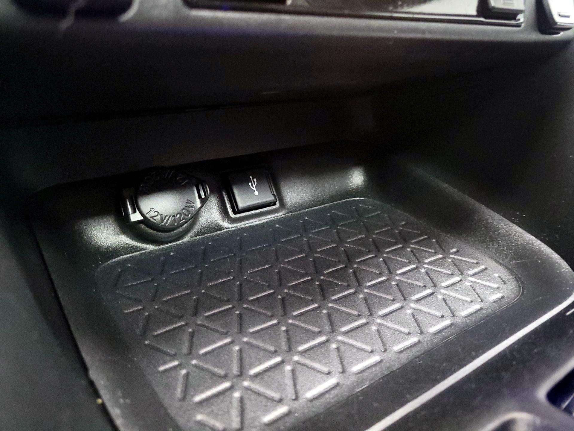 Thumbnail: 2021 Toyota RAV4 - 18