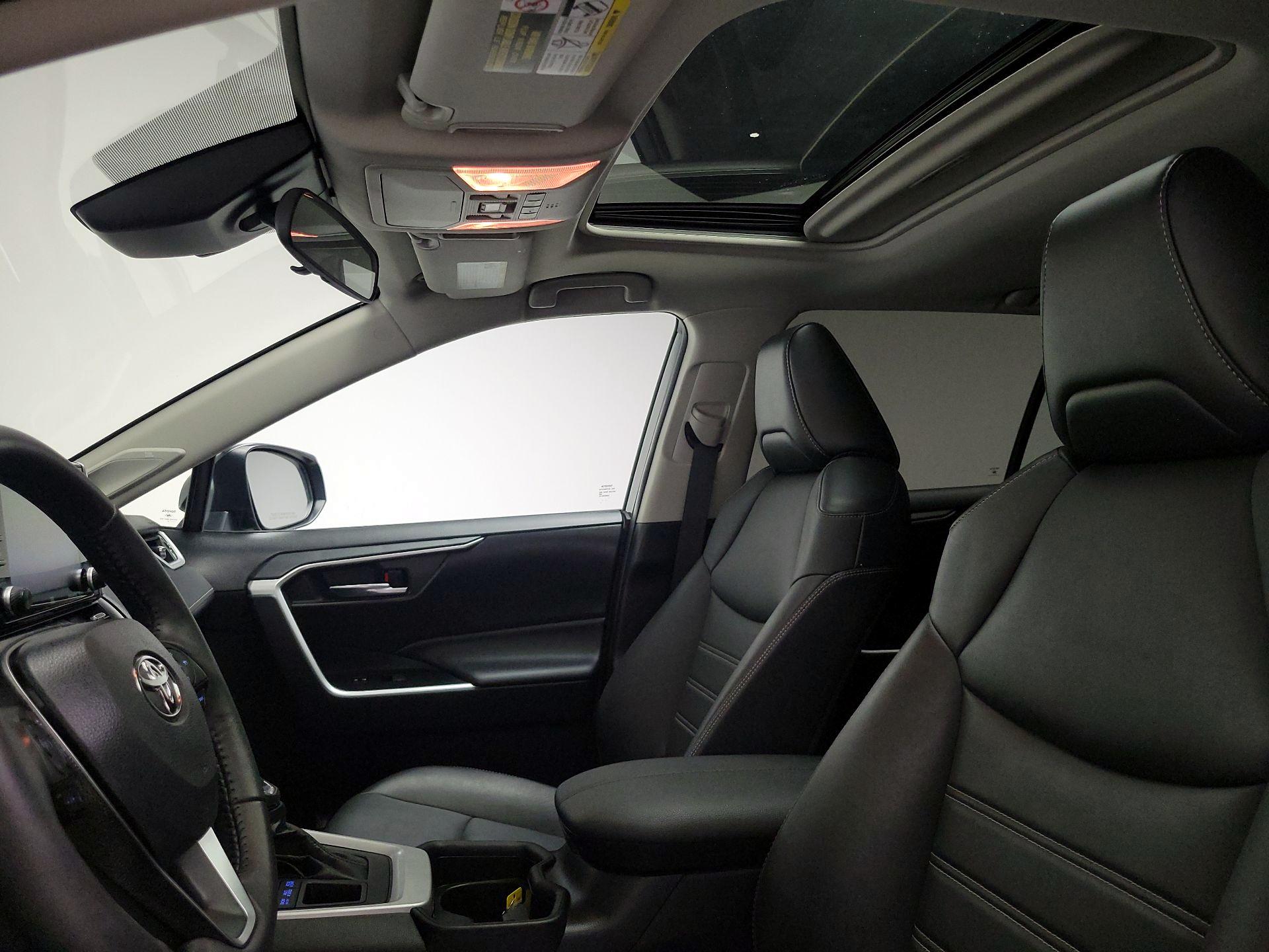 Thumbnail: 2021 Toyota RAV4 - 19