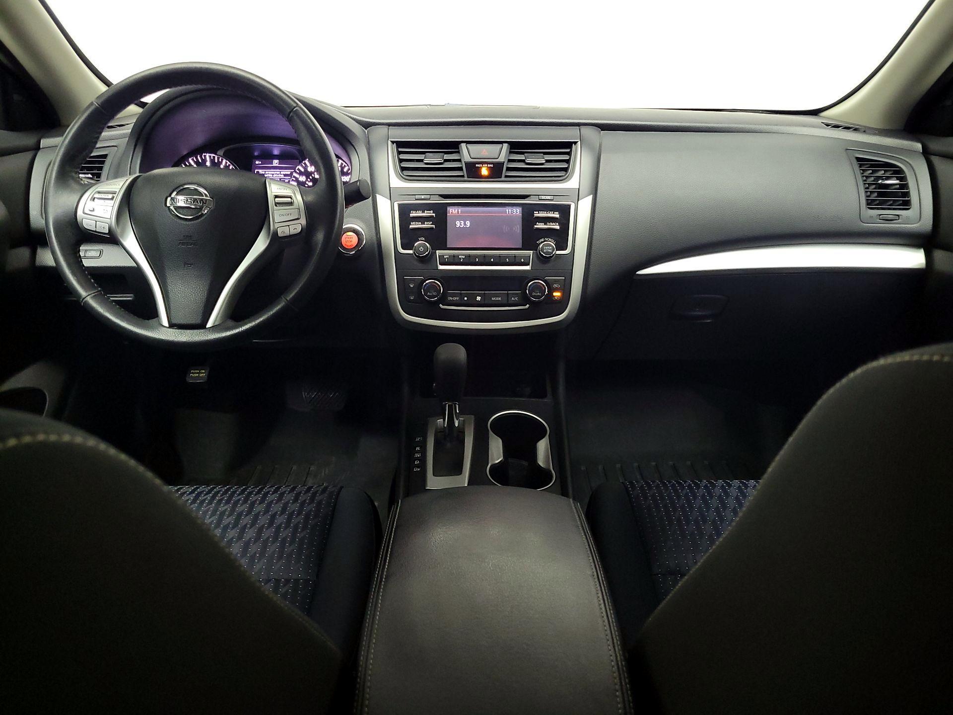 Thumbnail: 2016 Nissan Altima - 9