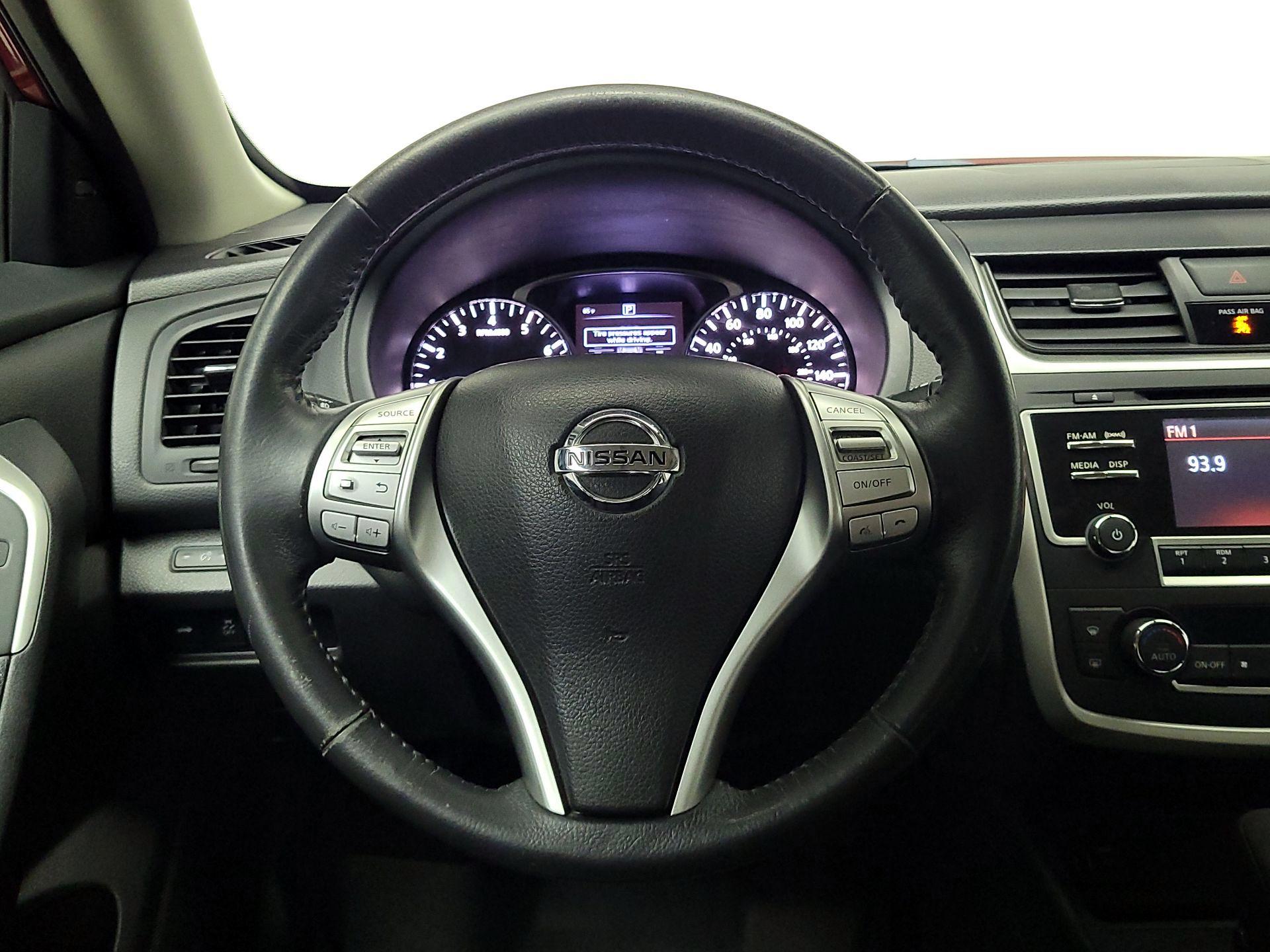 Thumbnail: 2016 Nissan Altima - 10