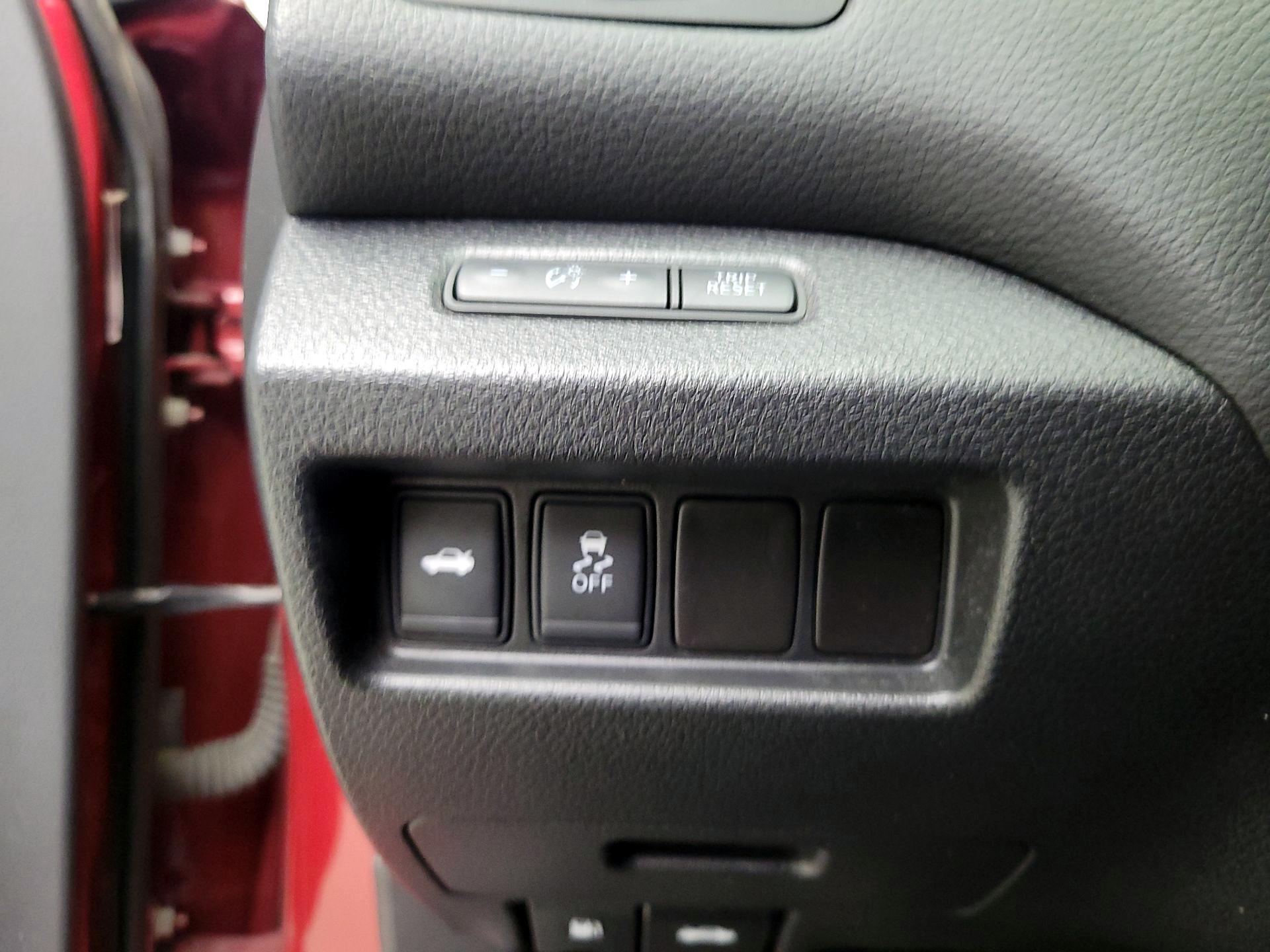 Thumbnail: 2016 Nissan Altima - 13