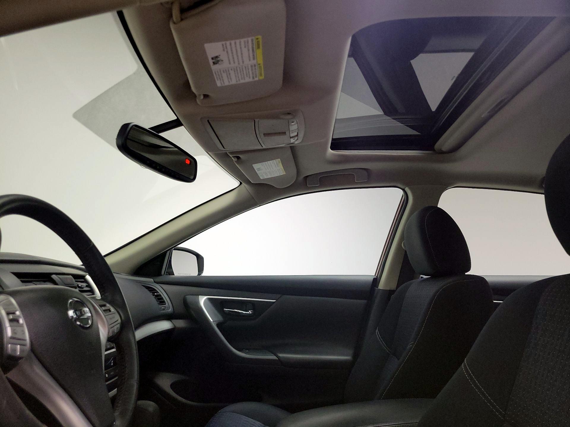 Thumbnail: 2016 Nissan Altima - 19