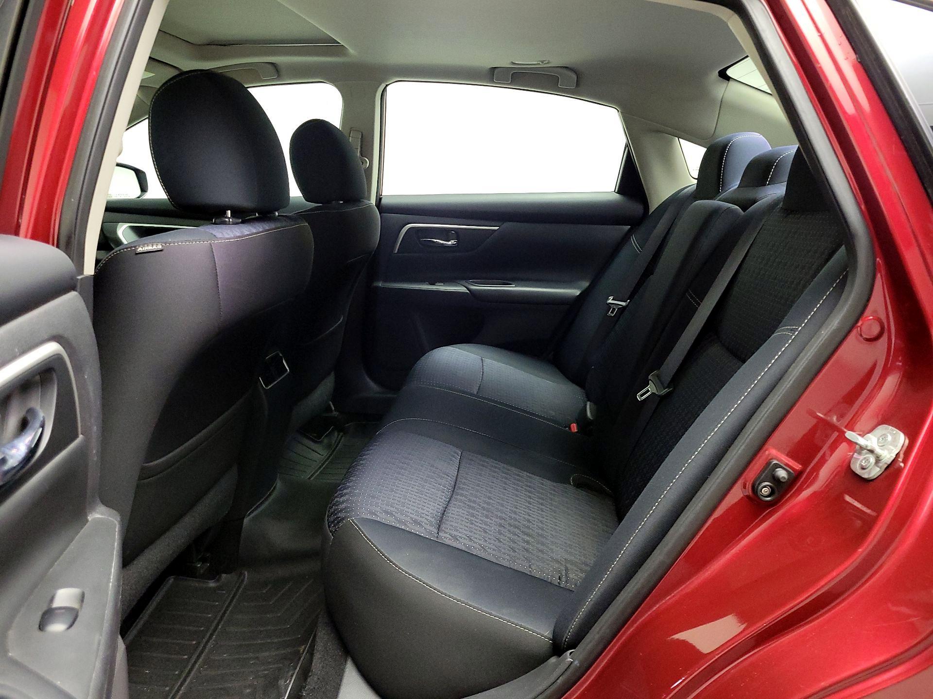 Thumbnail: 2016 Nissan Altima - 20