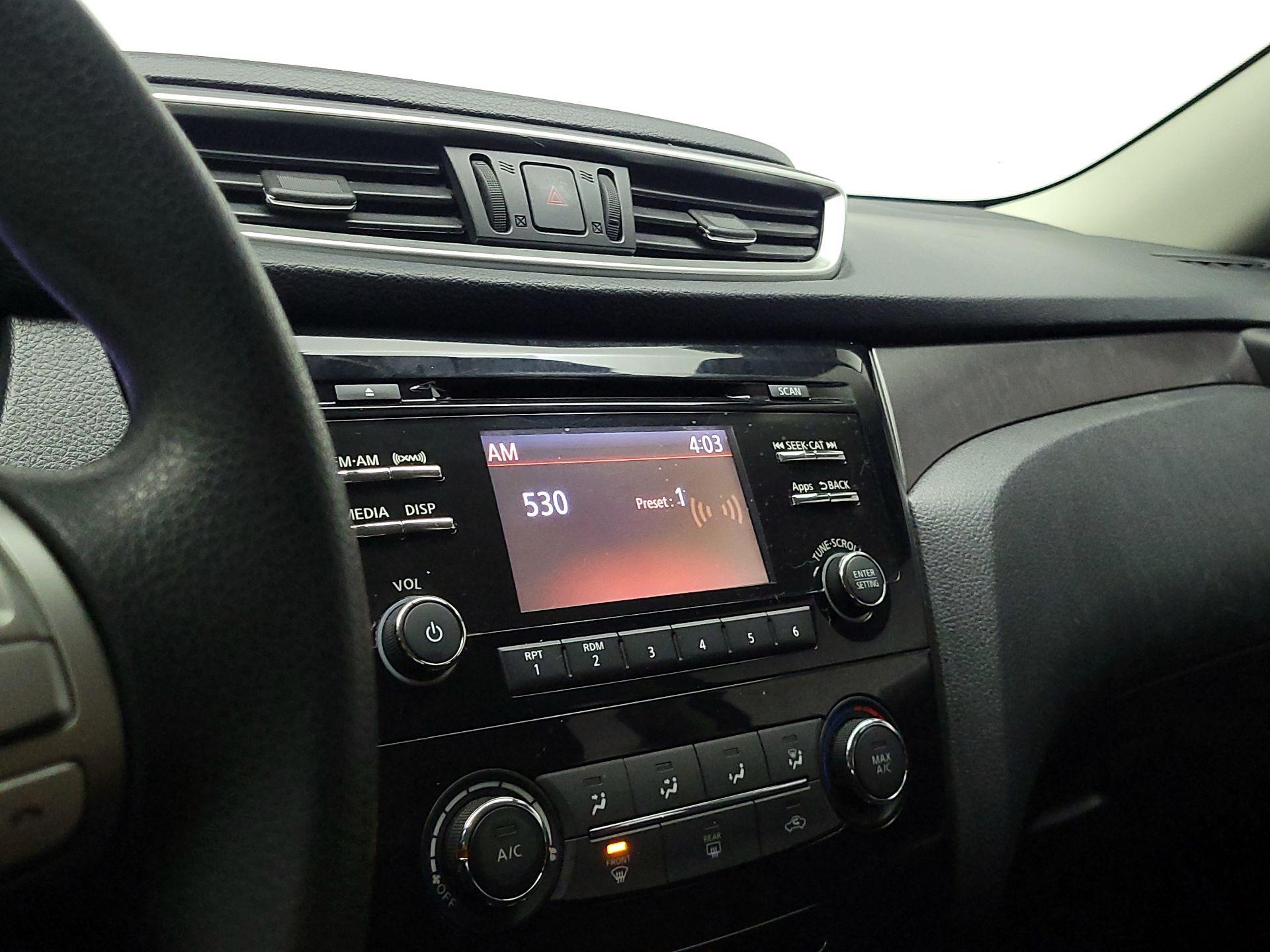 Thumbnail: 2016 Nissan Rogue - 15