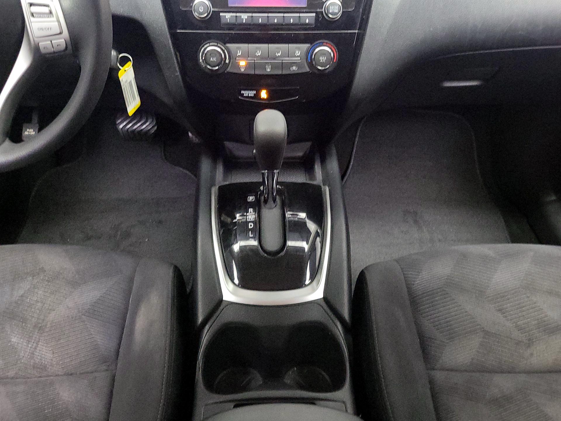 Thumbnail: 2016 Nissan Rogue - 17