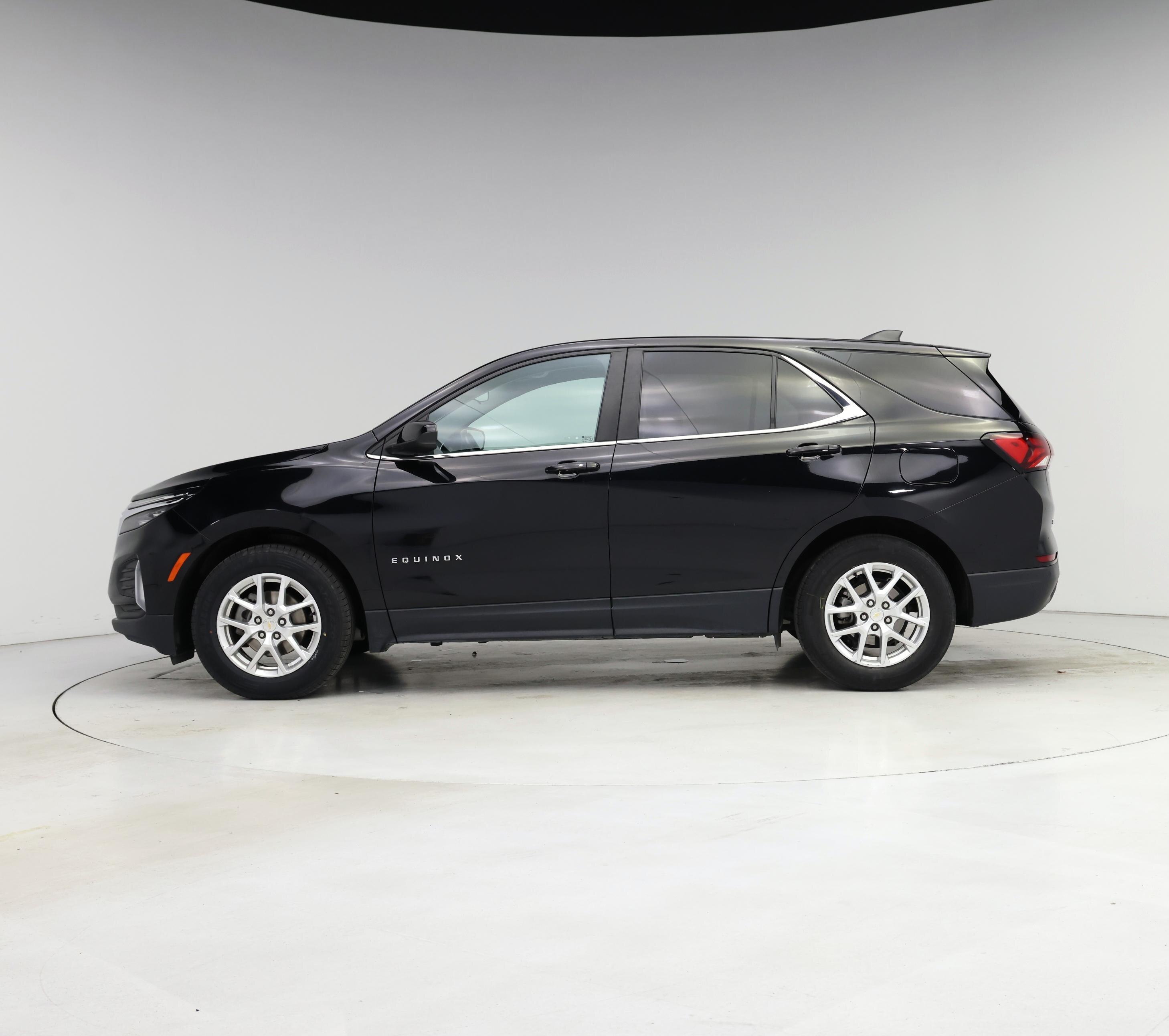 Thumbnail: 2022 Chevrolet Equinox - 3